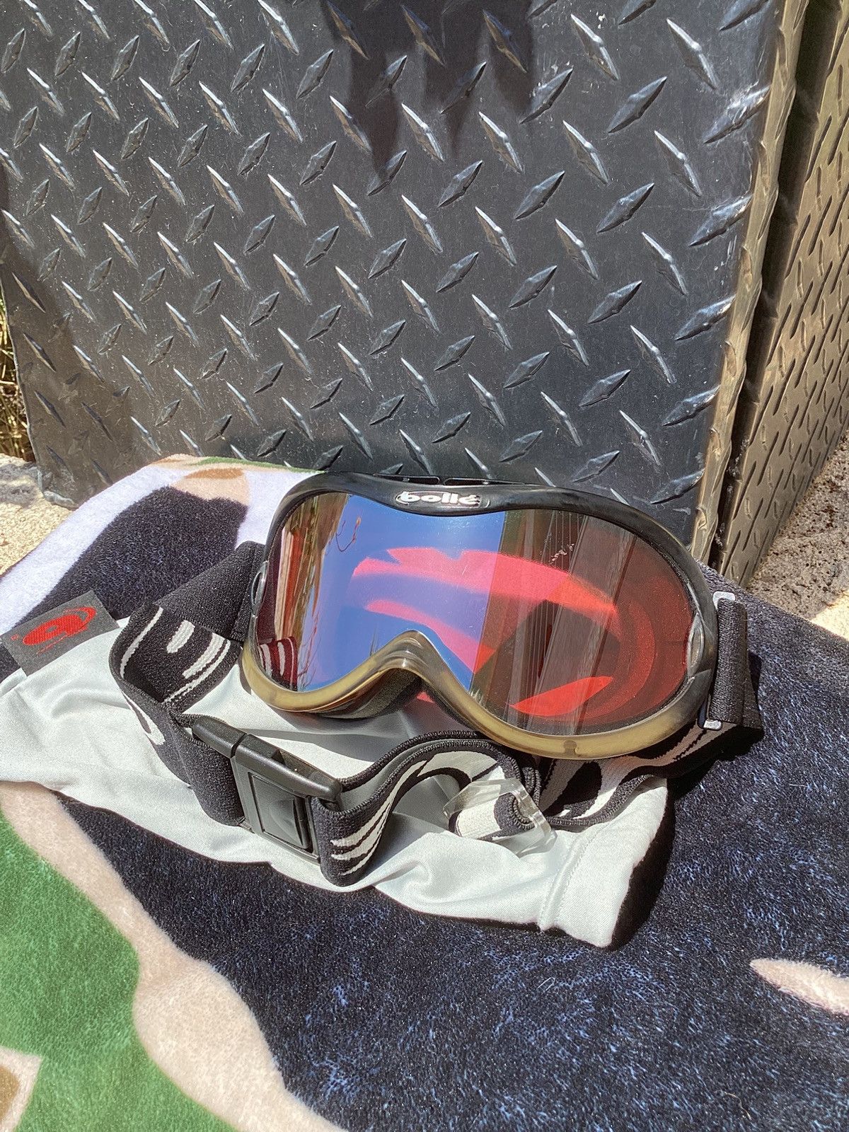 Bolle Vintage 90s Bolle red tinted snow/dirt riding goggles Size ONE SIZE - 1 Thumbnail