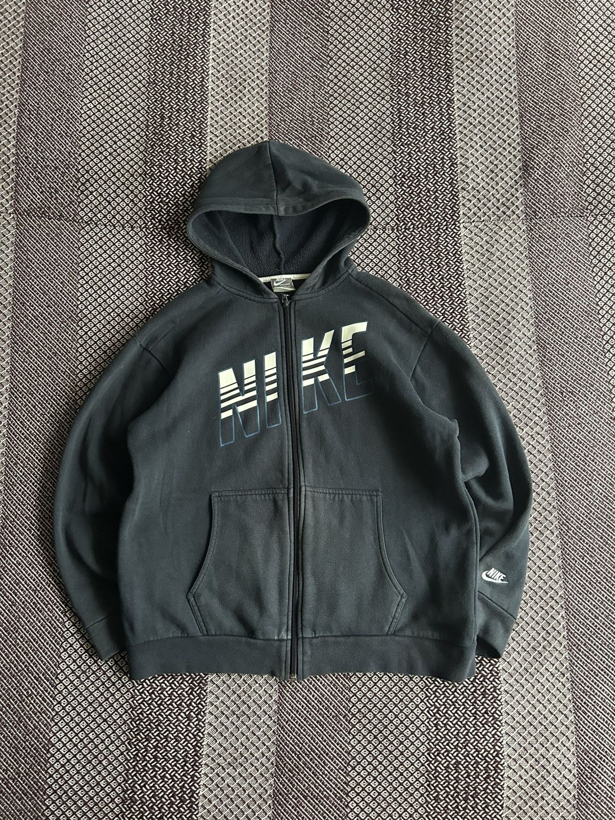 Nike Vintage Nike Sportswear Big Logo Zip Up Hoodie Distressed Size S / US 4 / IT 40 - 1 Thumbnail