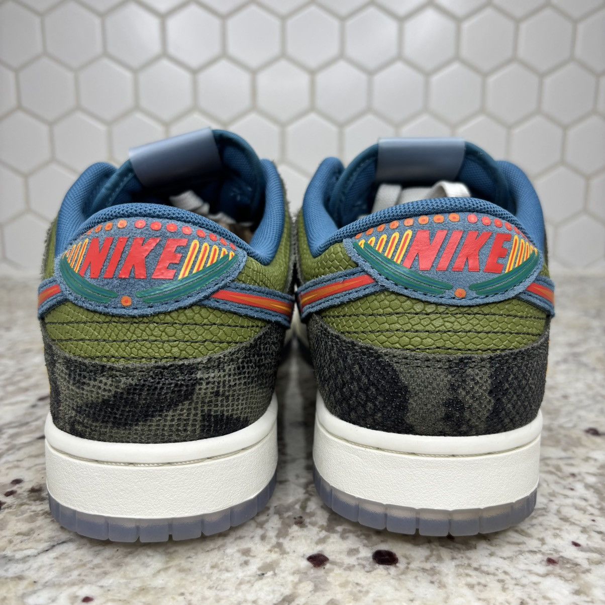 Nike Size 10-Nike Dunk Low Siempre Familia Gently Worn With Box Size US 10 / EU 43 - 9 Thumbnail