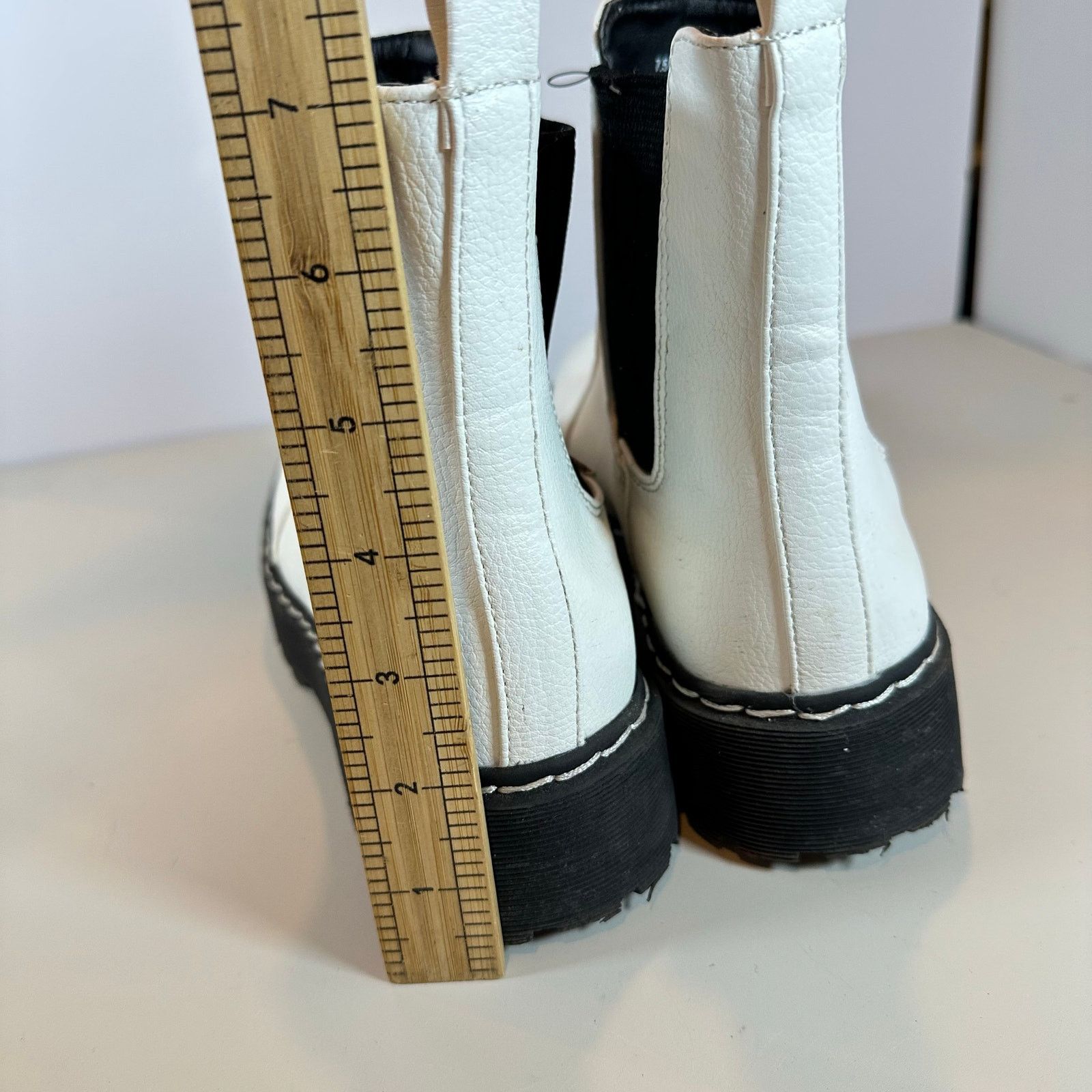 Other Sincerely Jules White Chunky PullOn Chelsea Hippie Boots 7.5 Size US 7.5 / IT 37.5 - 9 Thumbnail