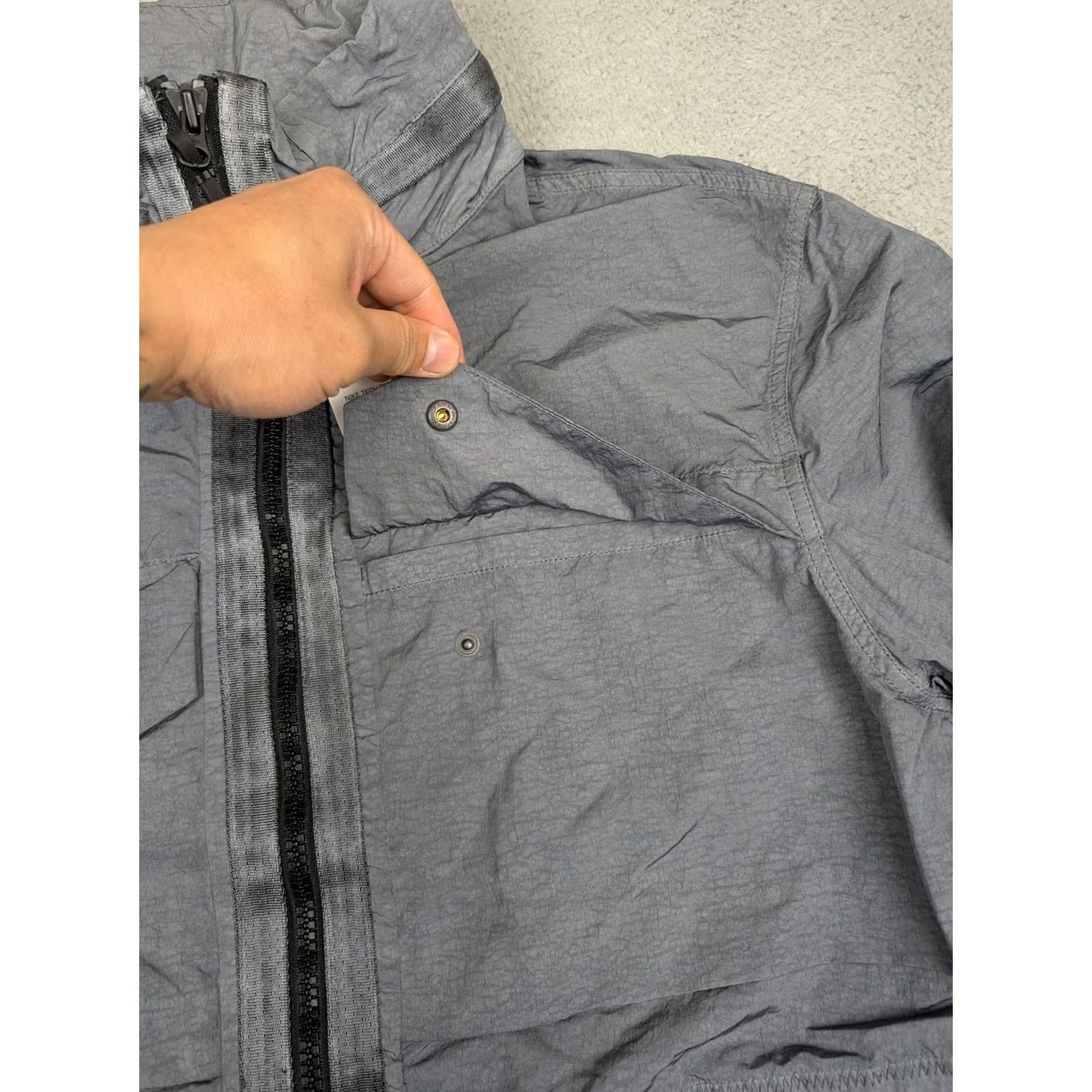 Nike Nike Tech Pack Jacket Mens XL Gray Packable Hood Full Zip Nylon Long Beach LB Size US XL / EU 56 / 4 - 4 Thumbnail