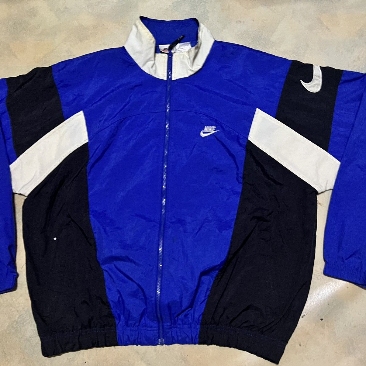 Nike Vintage Nike Windbreaker Light Jacket Size US L / EU 52-54 / 3 - 3 Thumbnail