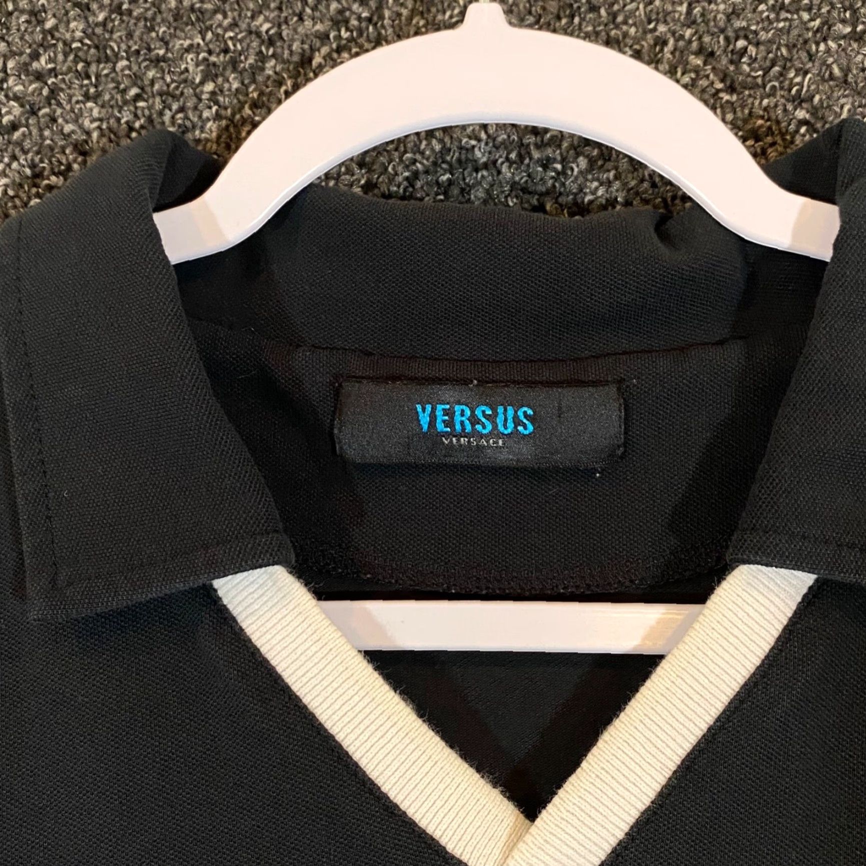 Versace VERSUS Versace Polo Mens M/L Black White Gianni Designer Shirt S/S Buttonless Polo Shirt Men M Black Versace Designer Shirt S/S Buttonless Size US M / EU 48-50 / 2 - 2 Thumbnail