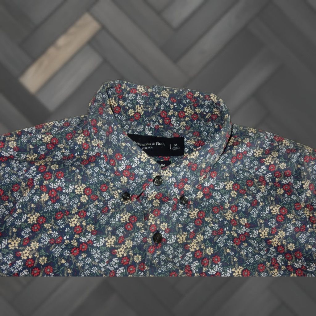 Abercrombie & Fitch VINTAGE Abercrombie & Fitch Men's Short Sleeve Button-Up Shirt Cotton Floral Size M Blue Slim Fit Size US M / EU 48-50 / 2 - 1 Thumbnail
