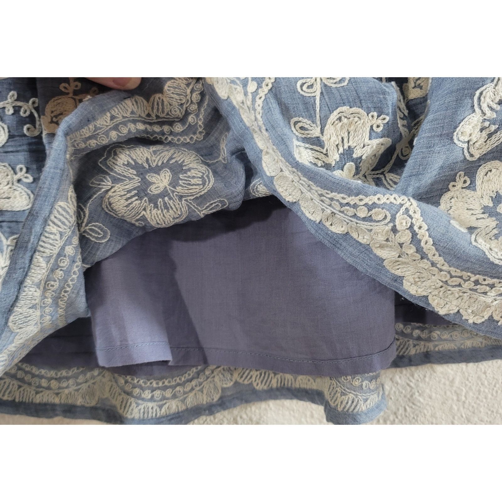 Other Emmelee Blue Embroidered Floral Pleated Mini Skirt Large Size 32" / US 10 / IT 46 - 2 Thumbnail