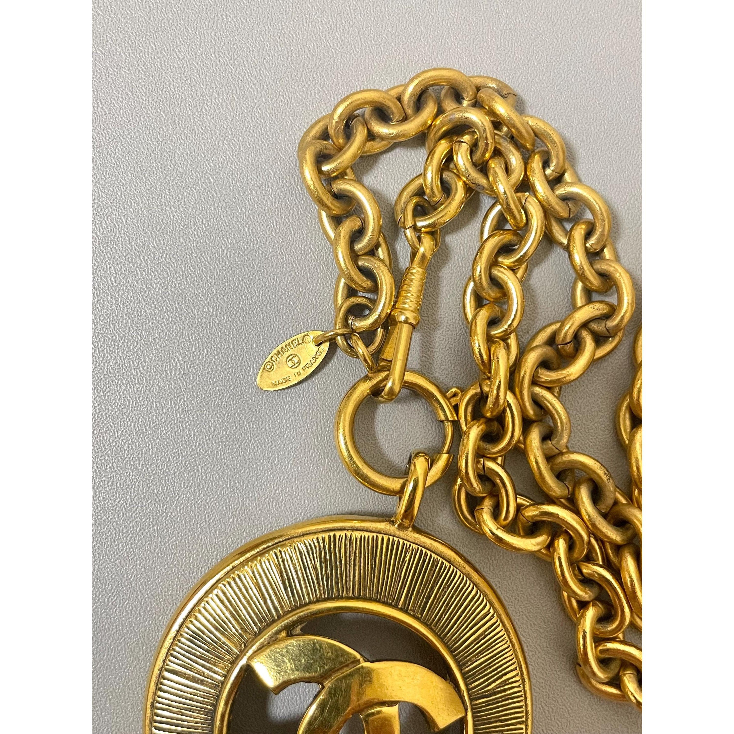 Chanel Vintage CHANEL long necklace with jumbo CC top. Size ONE SIZE - 5 Thumbnail