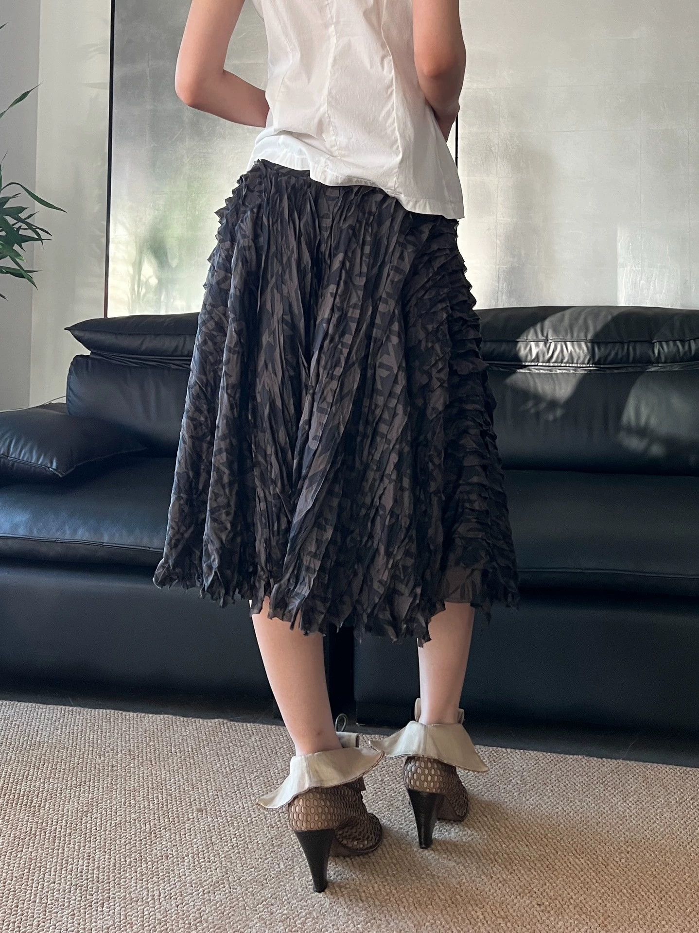 DKNY Vintage DKNY Pleated Textured Silk Skirt M Size 27" / US 4 / IT 40 - 3 Thumbnail