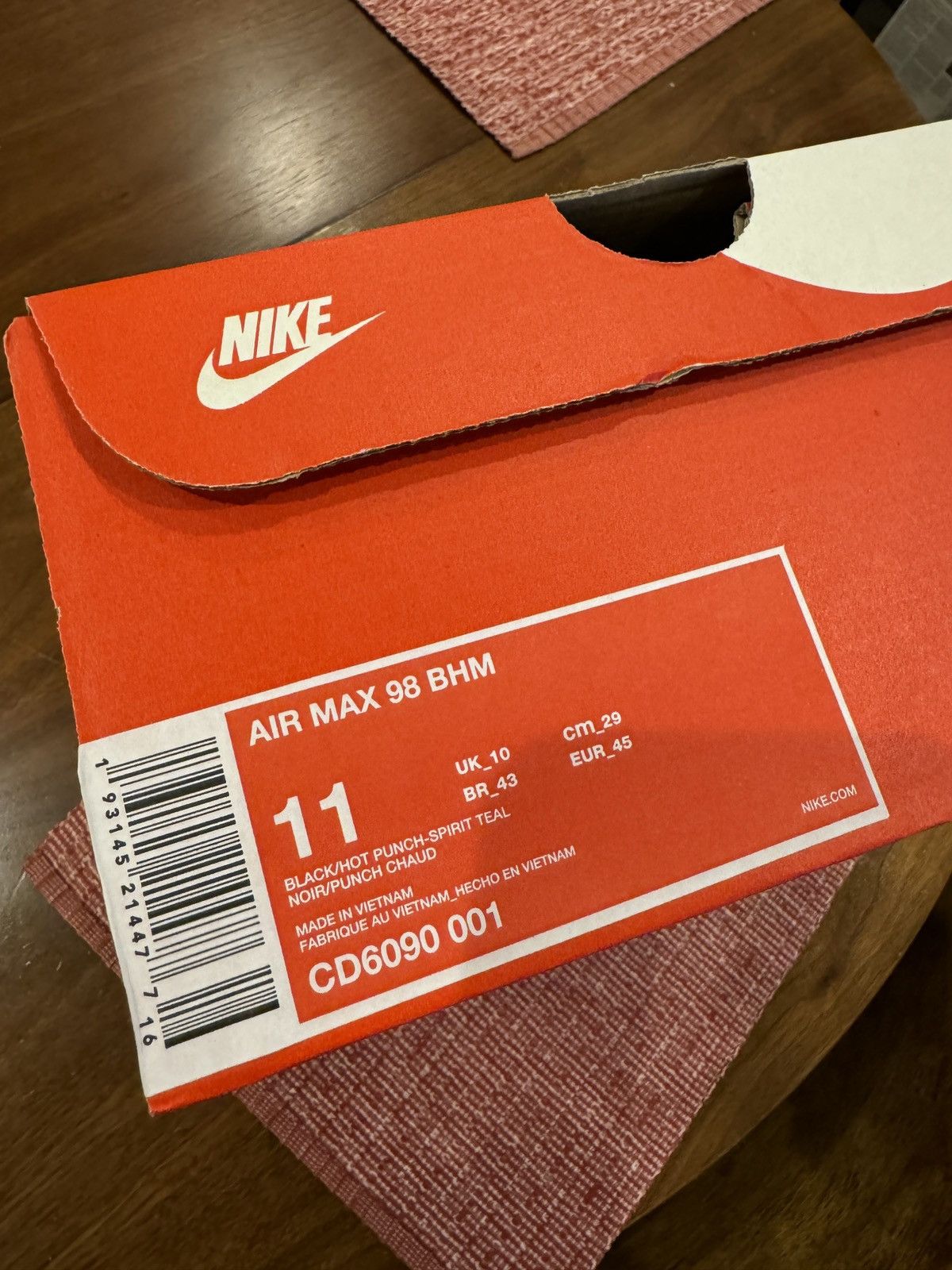 Nike Air Max 98 BHM Size US 11 / EU 44 - 9 Thumbnail