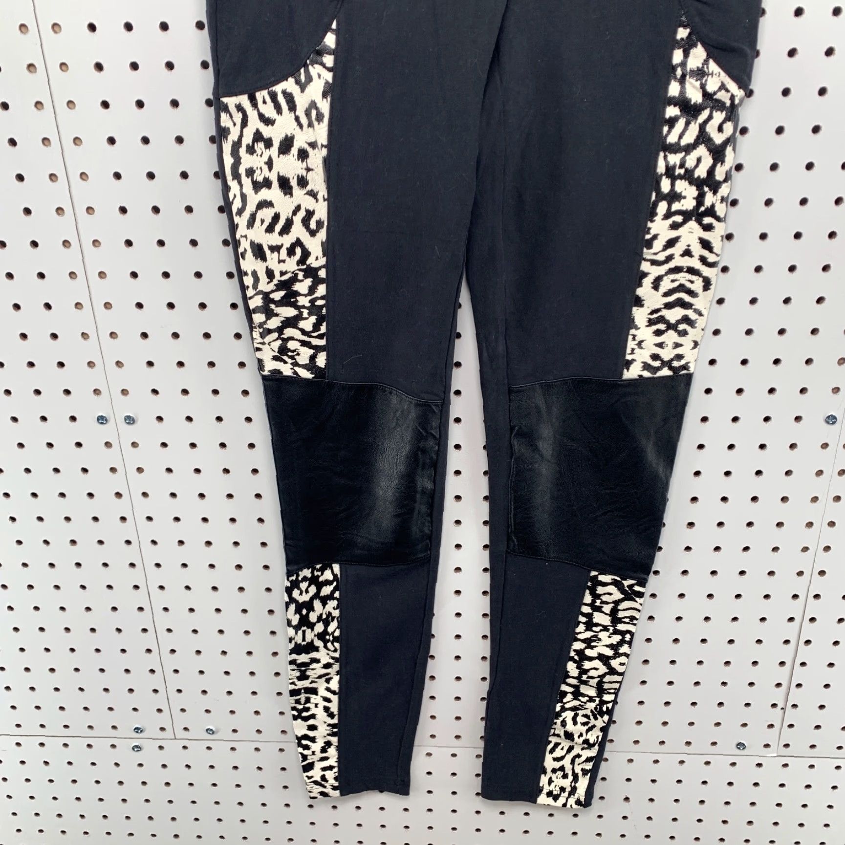 MINKPINK MINKPINK Pants Medium Womens Athletic Yoga Leggings Black Leopard Stretch Size 32" / US 10 / IT 46 - 3 Thumbnail
