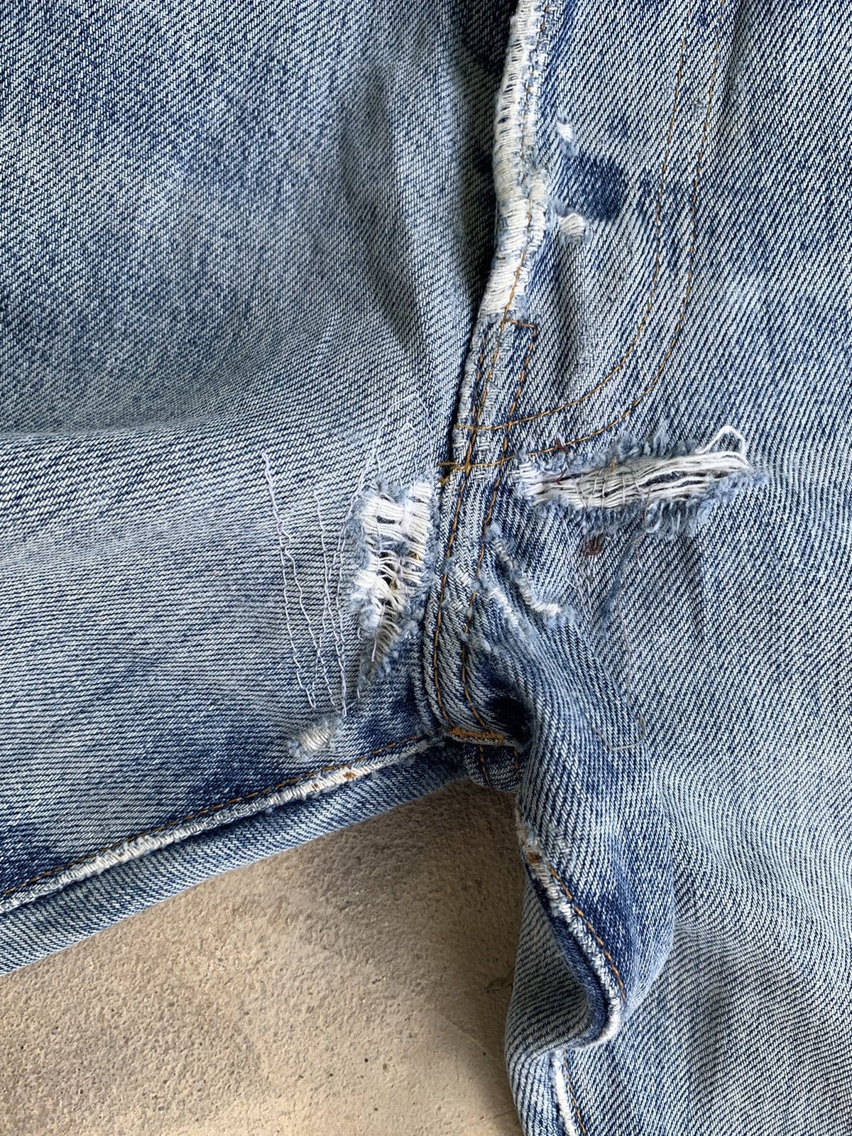 Levi's × Vintage Vintage Levis 501XX 555 Big E Selvedge Distressed Denim Size US 30 / EU 46 - 21 Thumbnail