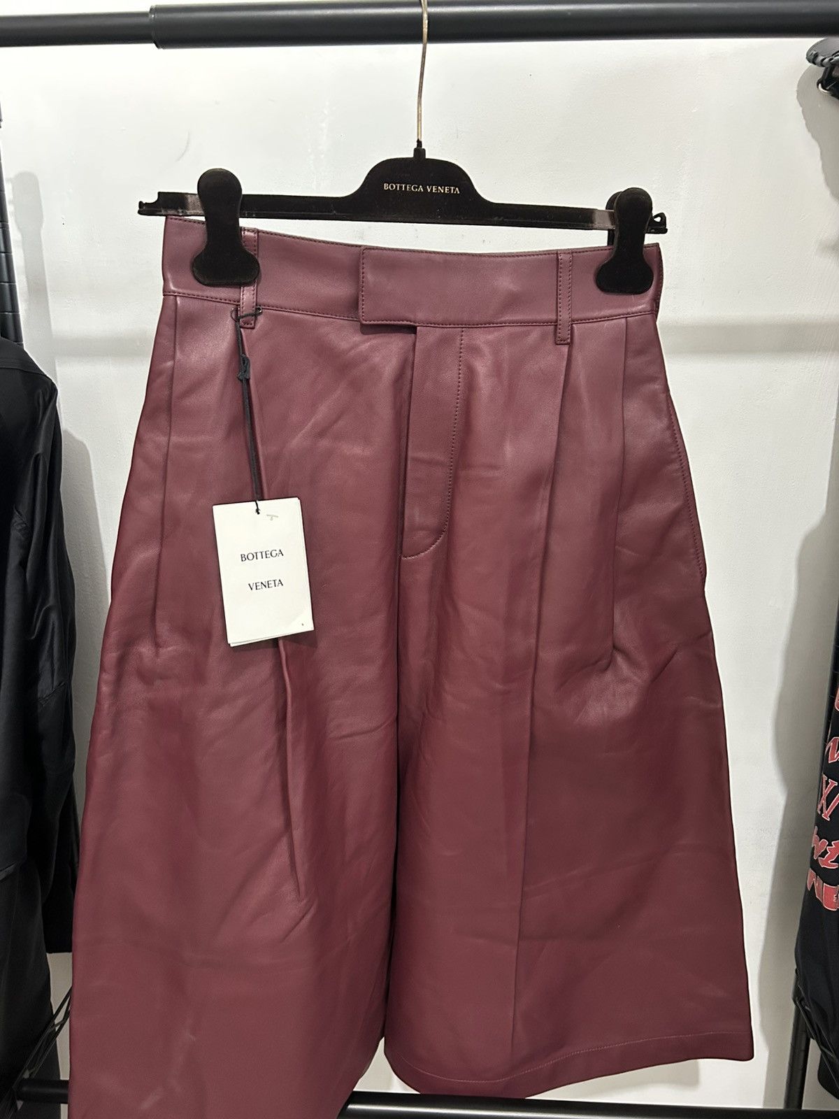 Bottega Veneta Bottega Veneta Lambskin Pleated Shorts Size US 27 - 1 Thumbnail