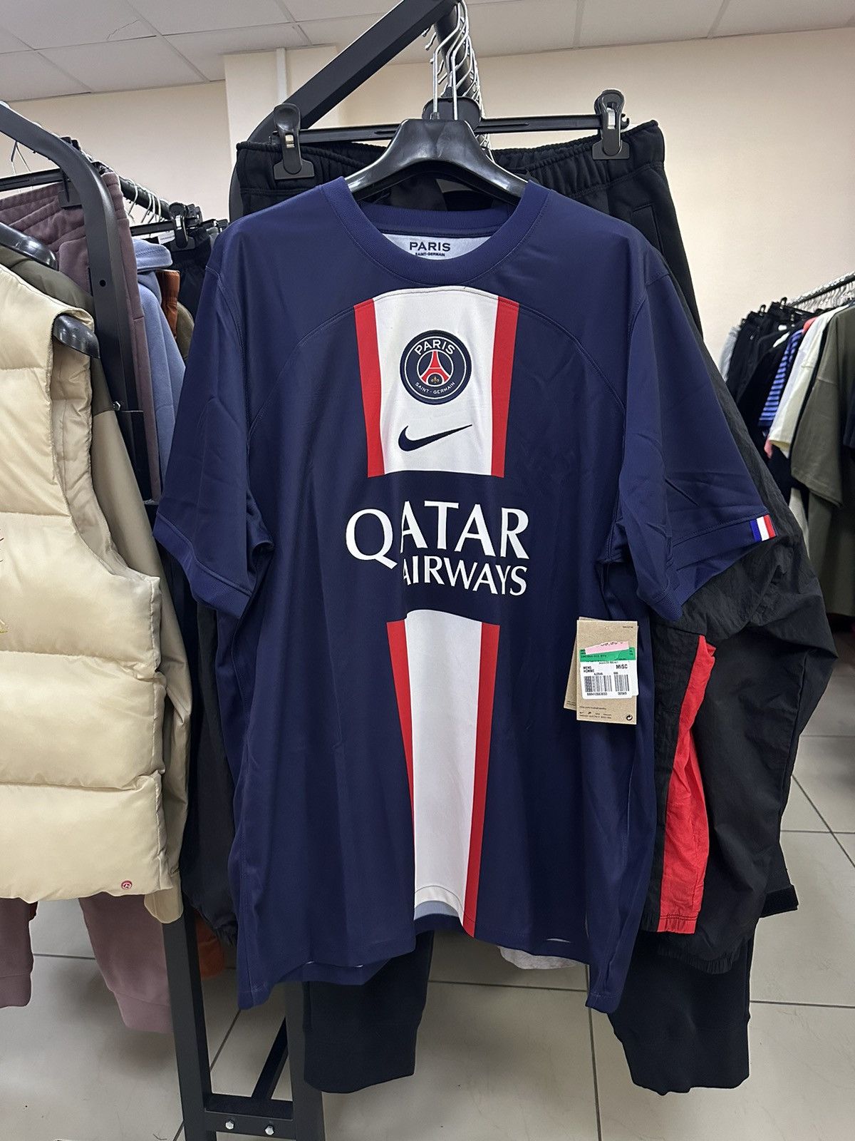 Nike Nike Paris Jordan soccer jersey PSG size XL Size US XL / EU 56 / 4 - 1 Thumbnail