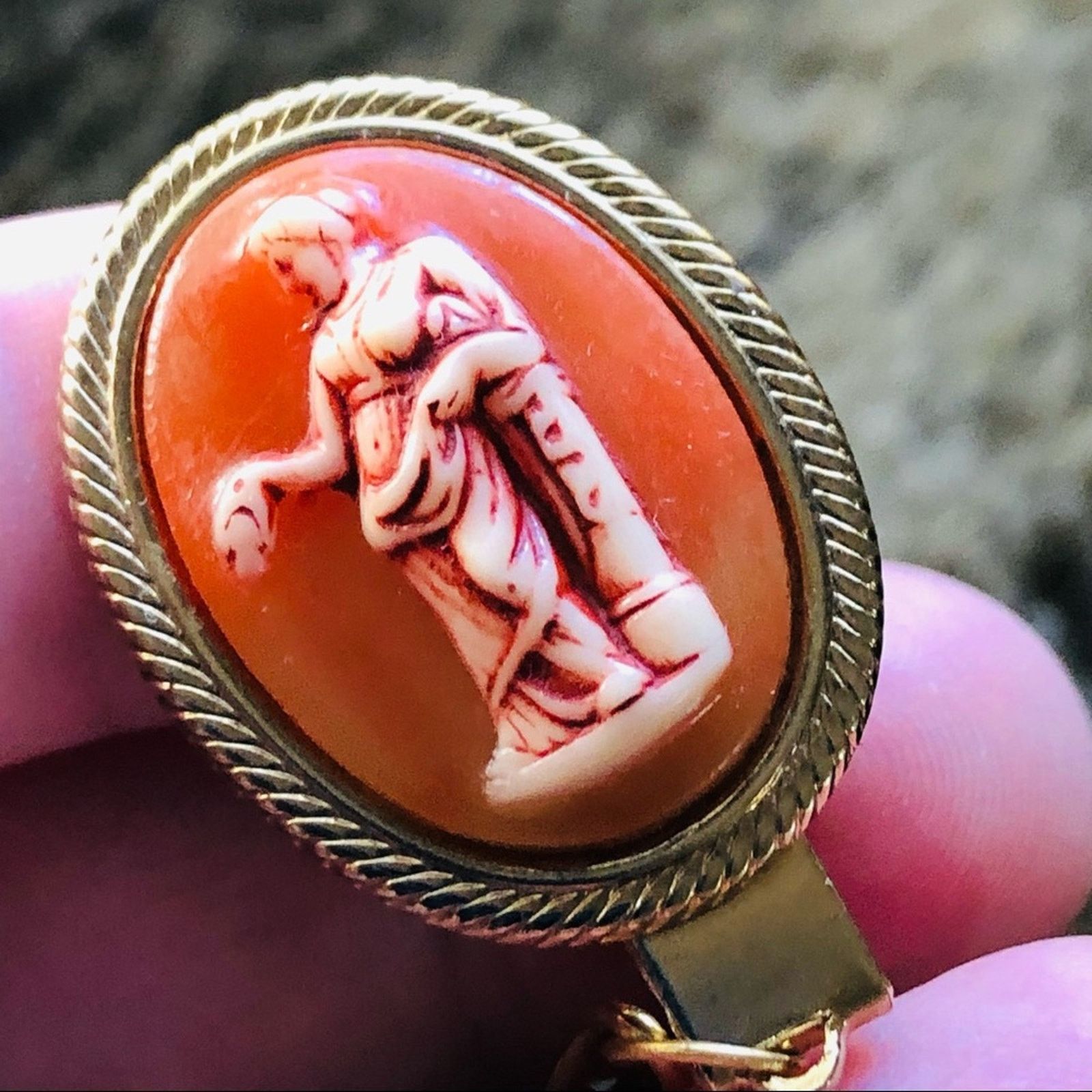 Vintage Vintage repurpose cameo scarf clothing clips with chain Size ONE SIZE - 9 Thumbnail