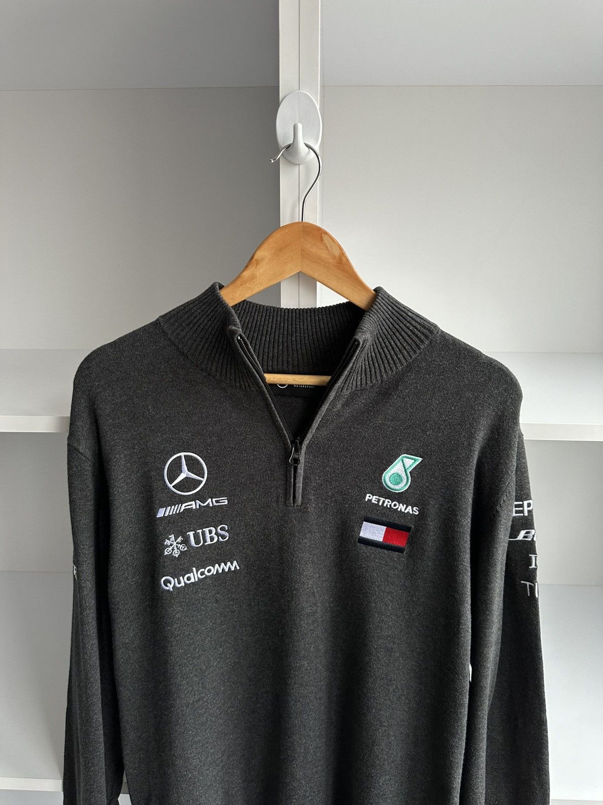 Tommy Hilfiger Tommy Hilfiger AMG Petronas Men’s 1/4 Zip Sweater Sz XL Size US XL / EU 56 / 4 - 5 Thumbnail
