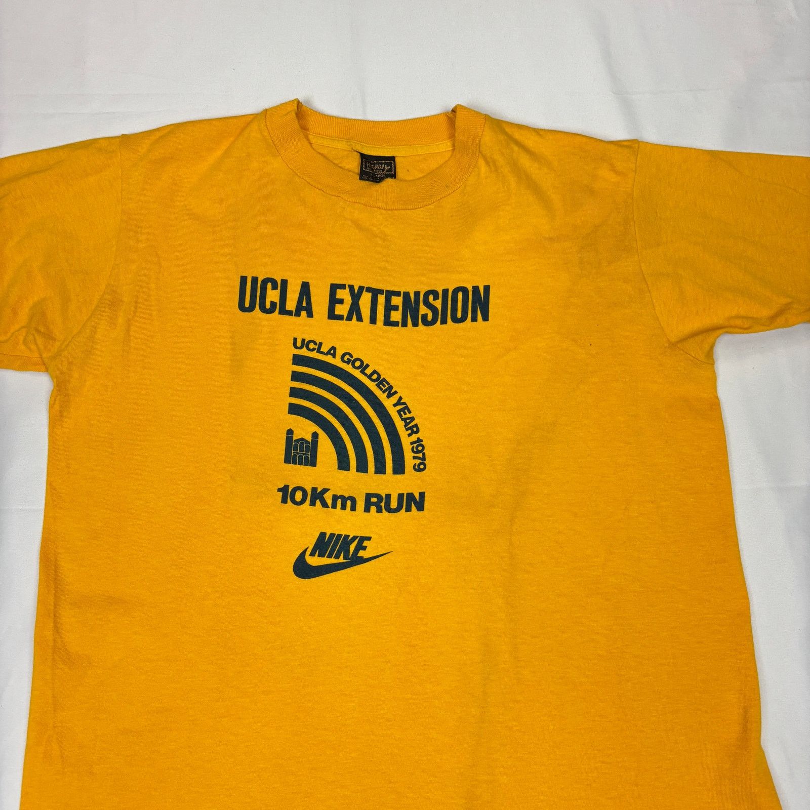 Vintage Vintage Nike 1979 UCLA Extension Run Tee Shirt Men's XL Size US XL / EU 56 / 4 - 2 Thumbnail