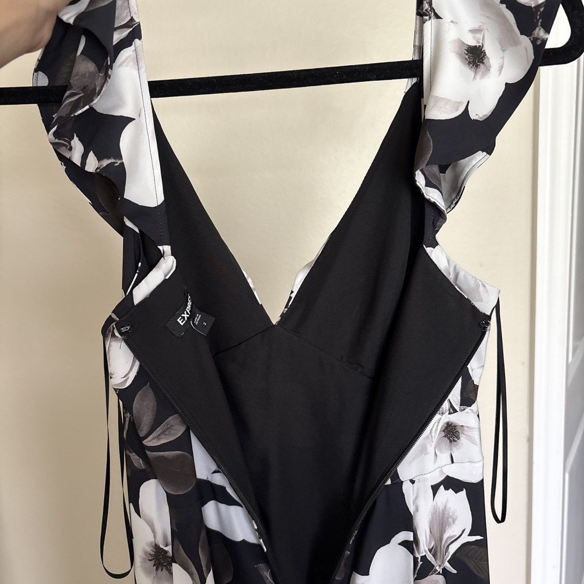 Express Monochromatic high-low dress with slit Size XS / US 0-2 / IT 36-38 - 4 Thumbnail
