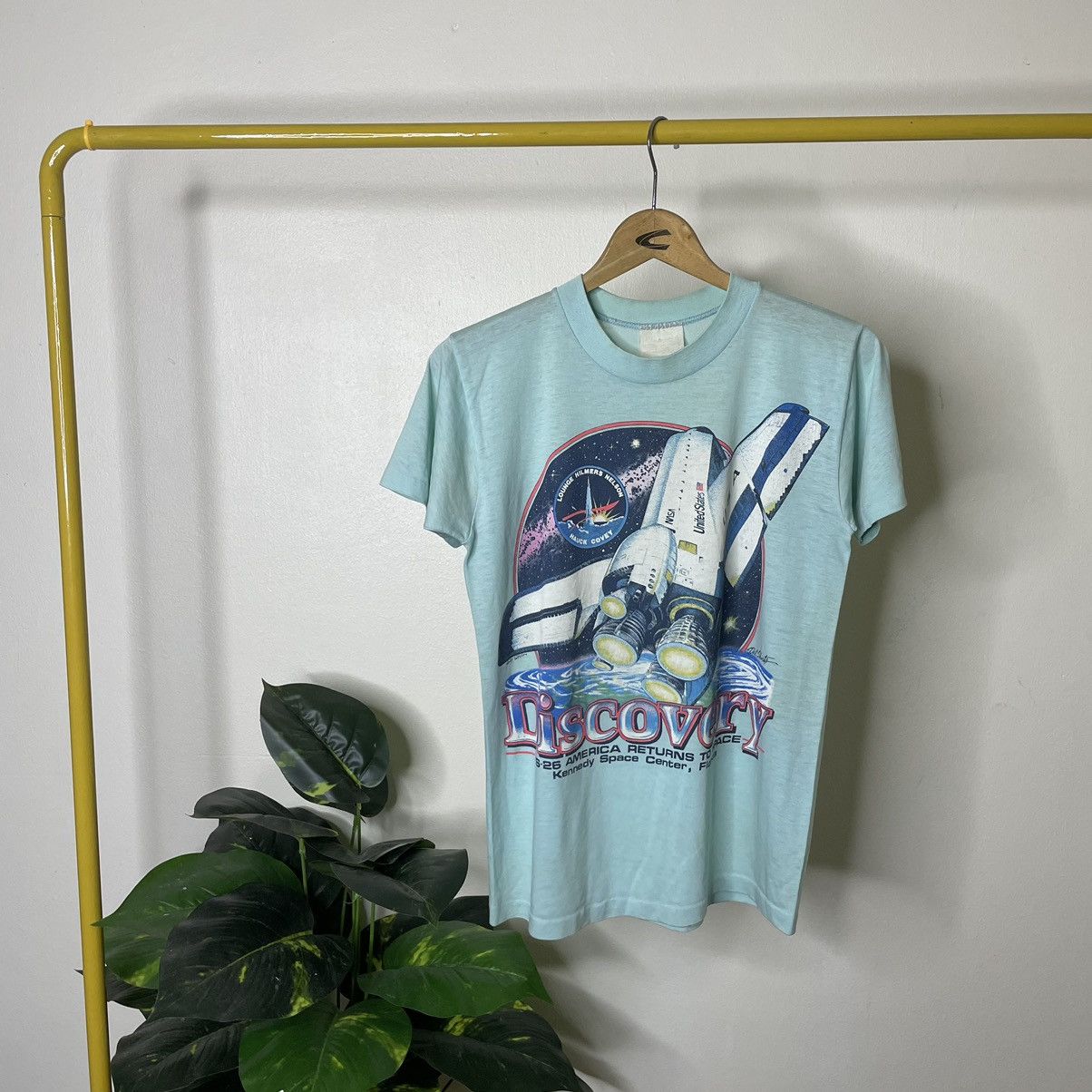 NASA × Vintage Vintage 1980s NASA Kennedy Space Centre T Shirt Size US S / EU 44-46 / 1 - 2 Thumbnail