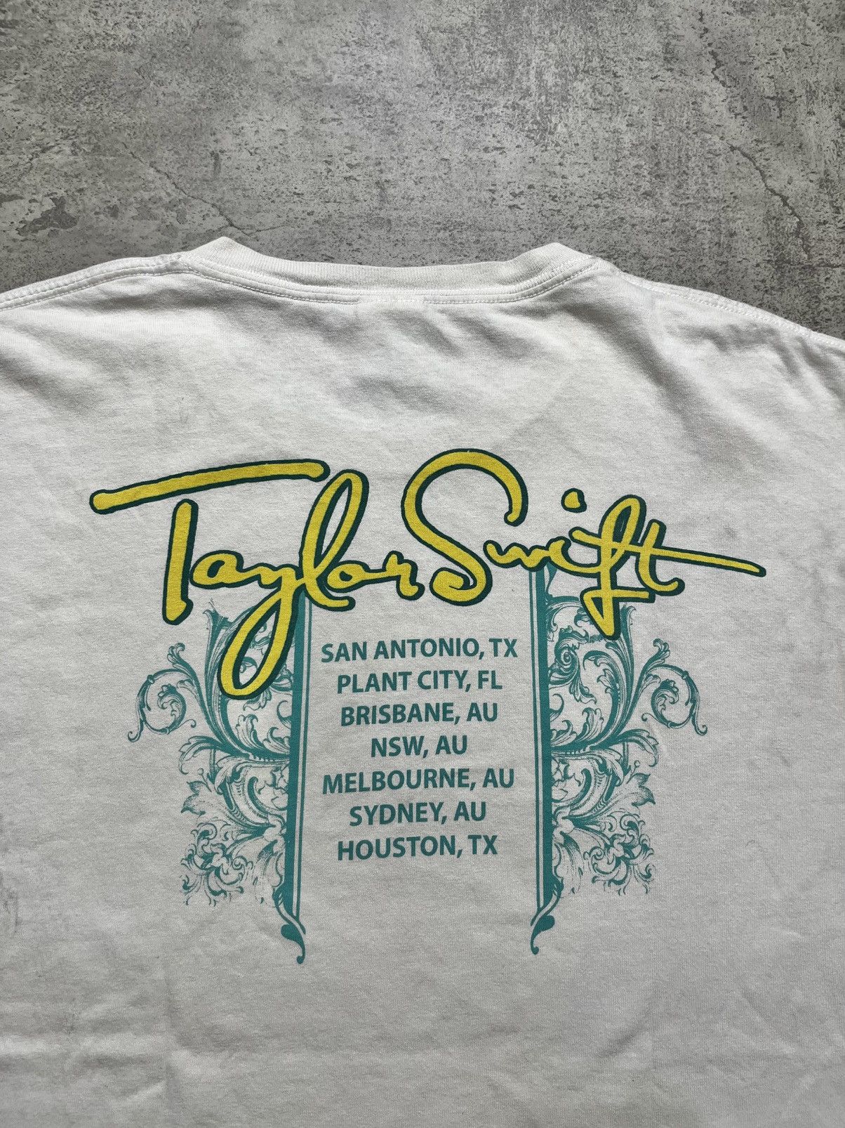 Band Tees Y2k Taylor swift shirt avril lavigne paramore Size US L / EU 52-54 / 3 - 4 Thumbnail