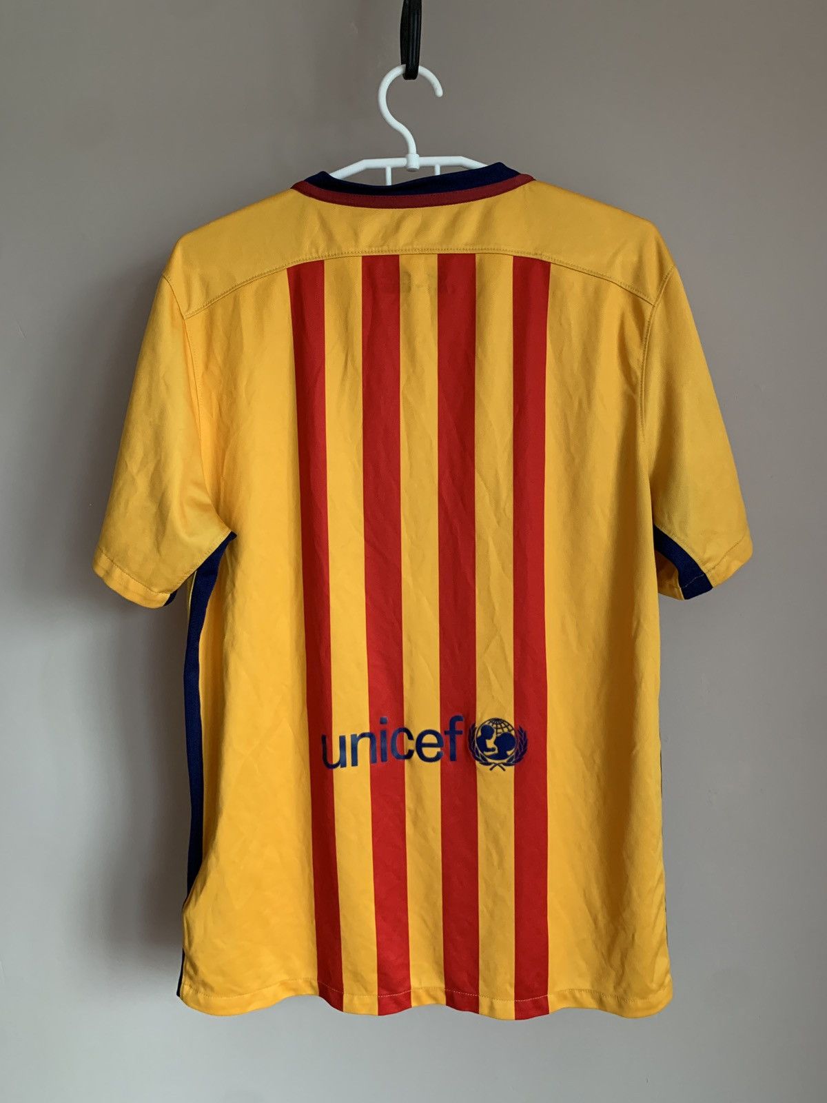 Nike Barcelona 2015 Away Football Shirt Nike Soccer Jersey Sz L Size US L / EU 52-54 / 3 - 2 Thumbnail