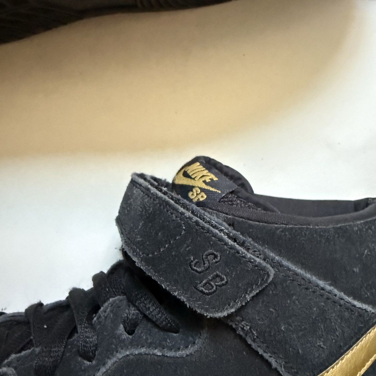 Nike SB Nike SB Dunk Mid Obsidian Metallig Gold Size US 9.5 / EU 42-43 - 7 Thumbnail
