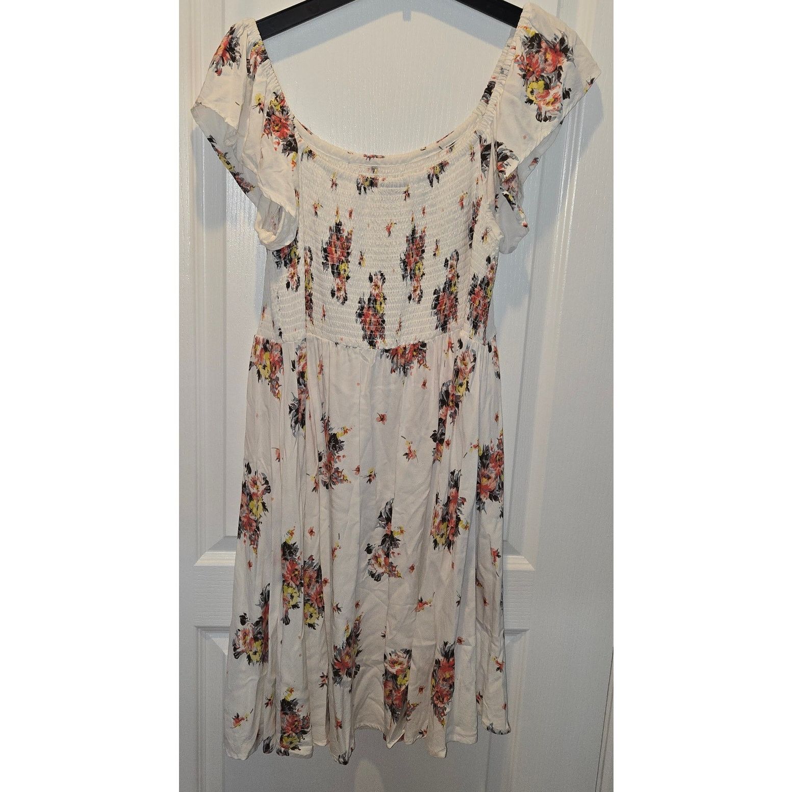 Other Torrid Floral off/on shoulder shirred bodice sz 2 US 18-20 Size XXL / US 16-18 / IT 52-54 - 3 Thumbnail