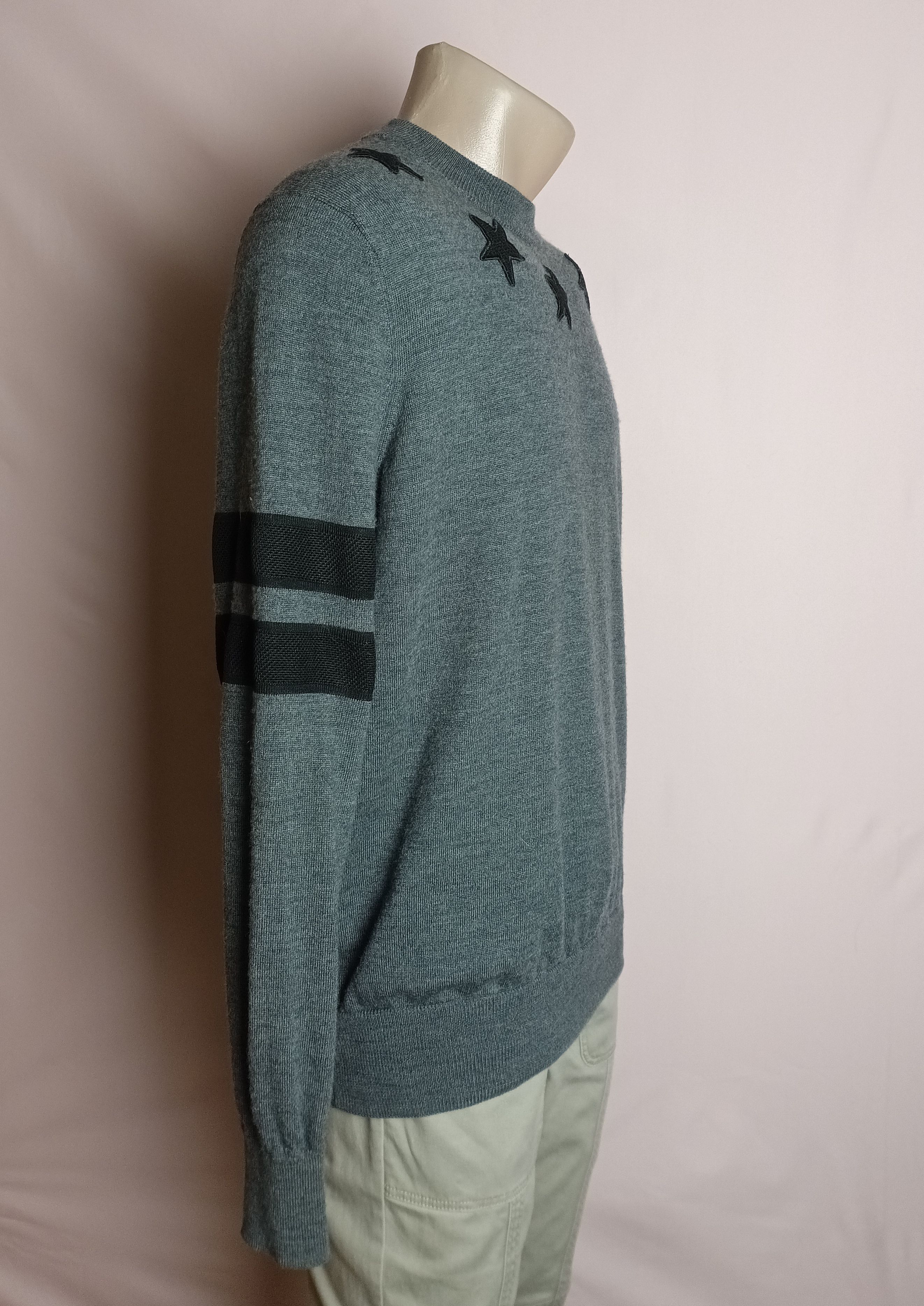Givenchy Givenchy Grey Wool Star Embroidered Long Sleeve Sweater L Size US L / EU 52-54 / 3 - 5 Thumbnail