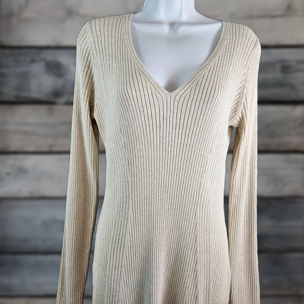 Athleta **Womens Athleta Reverie Sweater Dress Medium Beige V-Neck Knit** User: **Reverie Womens Athleta Beige Medium V-Neck Sweater Dress** Size M / US 6-8 / IT 42-44 - 1 Thumbnail