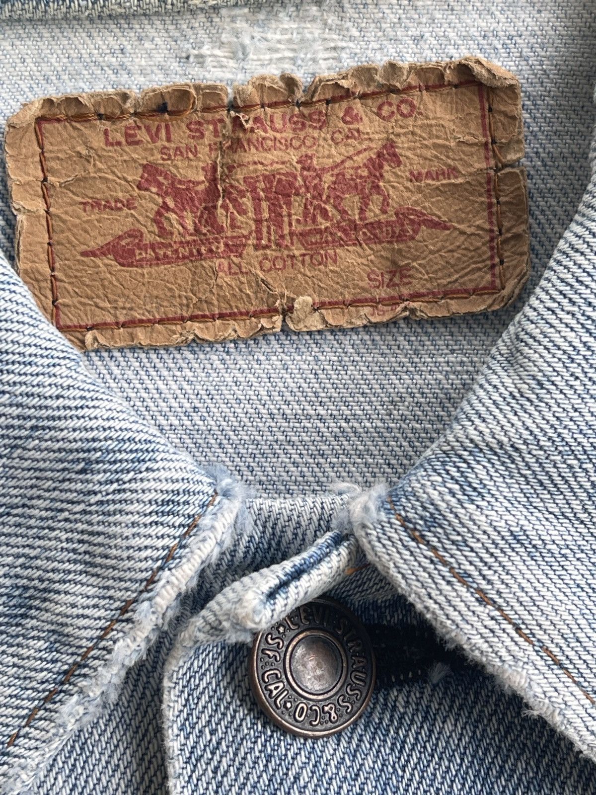 Levi's Vintage Clothing Vintage Levis J02 Distressed Trucker Denim Jacket Size US M / EU 48-50 / 2 - 14 Thumbnail