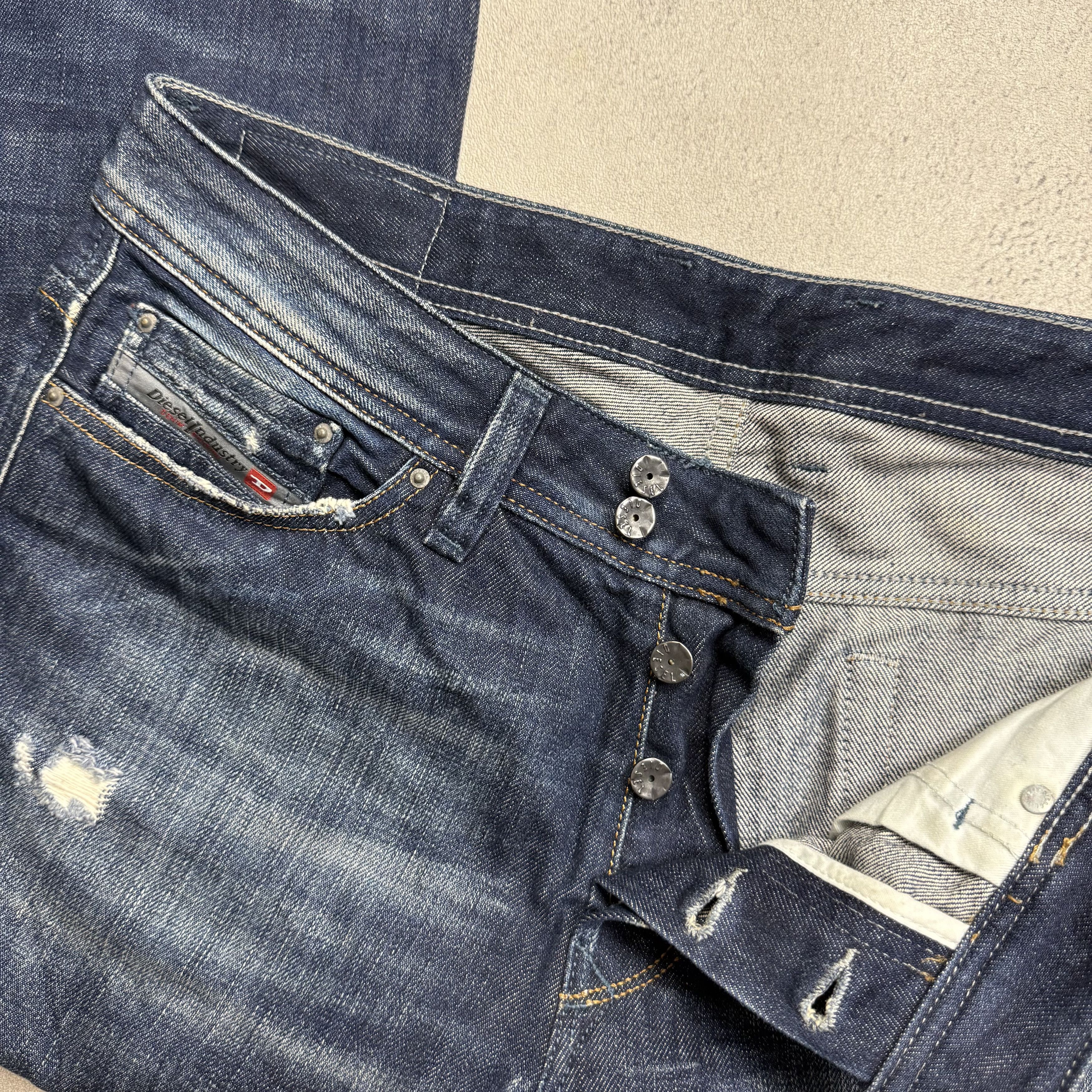 Diesel Diesel Viker-R-Box Distressed Jeans Size US 31 - 6 Thumbnail