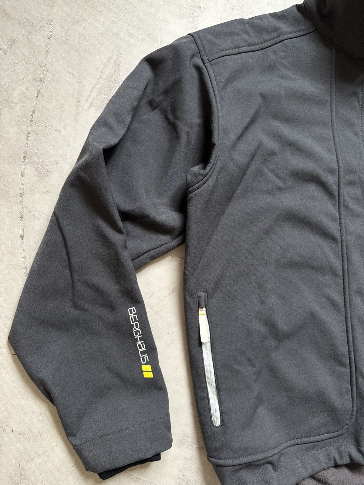 Berghaus Berghaus heavy softshell mens L fits M-L great gorpcore jckt Size US L / EU 52-54 / 3 - 5 Thumbnail