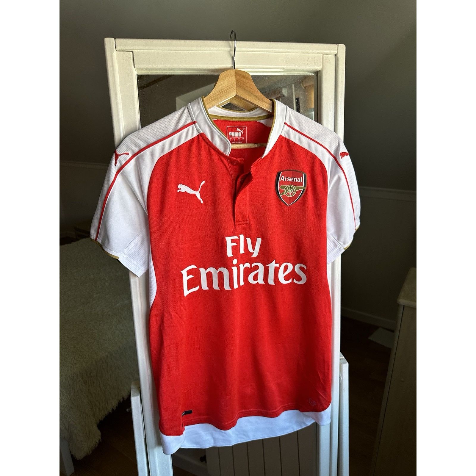 Puma ARSENAL 2015/16 HOME RED WHTE SHORT SLV PUMA SOCCER JERSEY F Size US S / EU 44-46 / 1 - 3 Thumbnail
