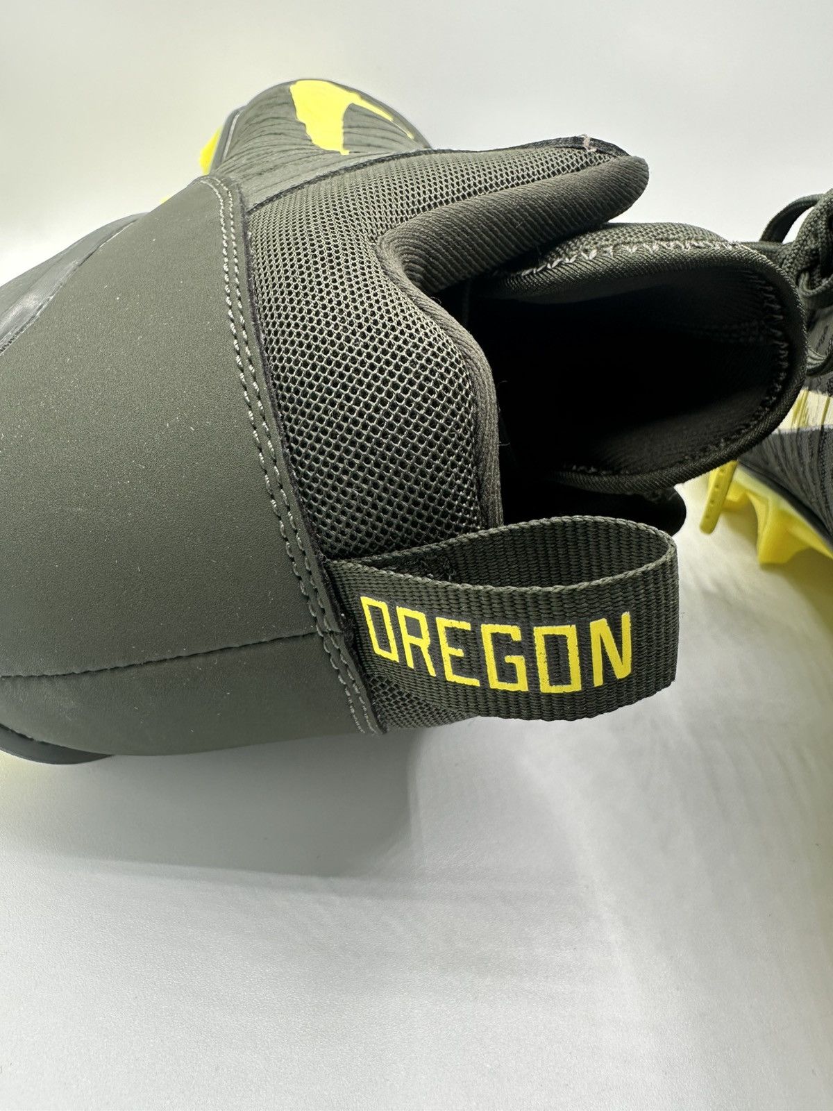 Nike NIKE ALPHA MENACE PRO 2 LOW WD P OREGON DUCKS Size US 11 / EU 44 - 7 Thumbnail