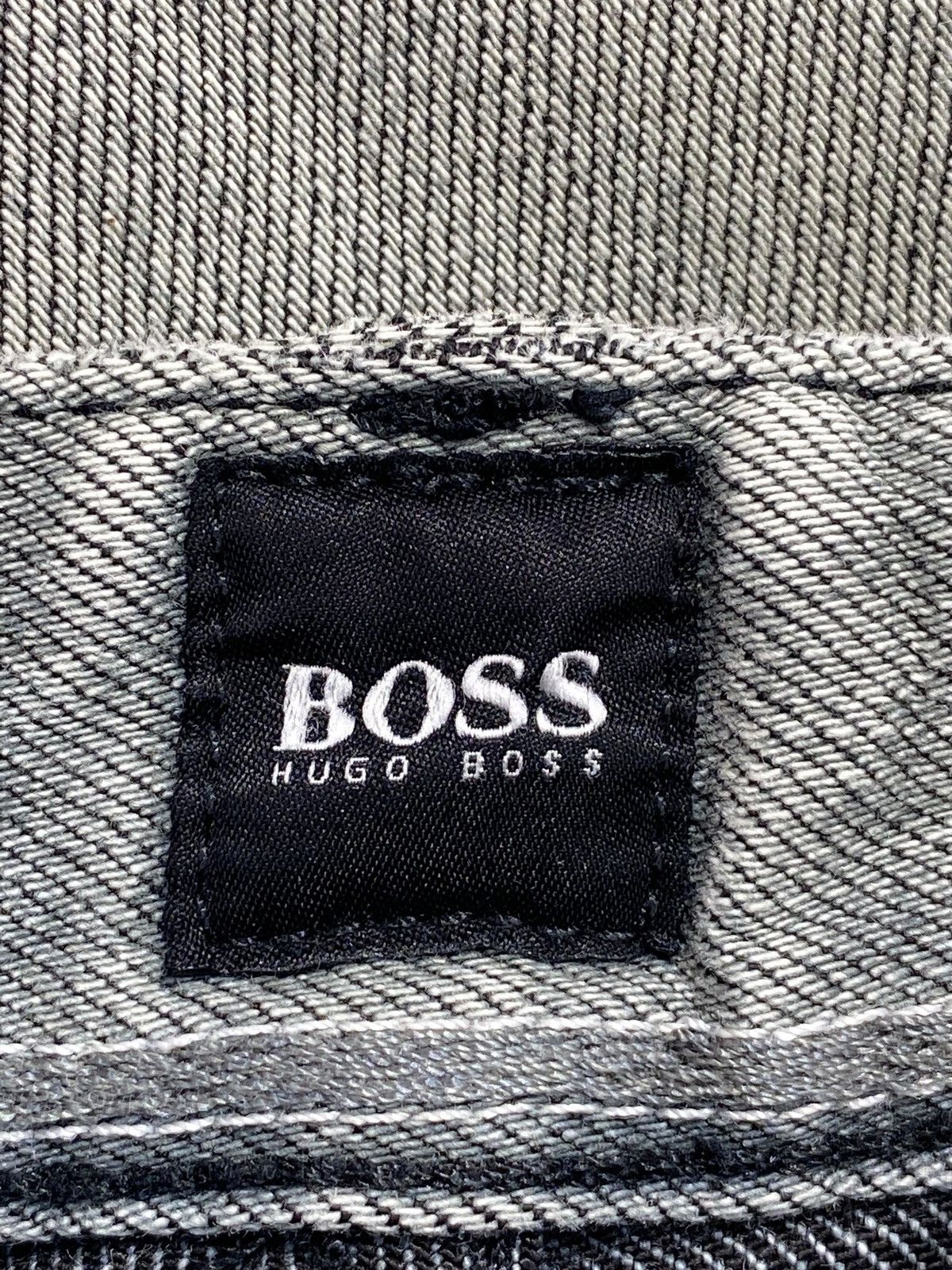 Hugo Boss Hugo Boss Brand Faded Wash Style Loose Jeans Size US 34 / EU 50 - 14 Thumbnail