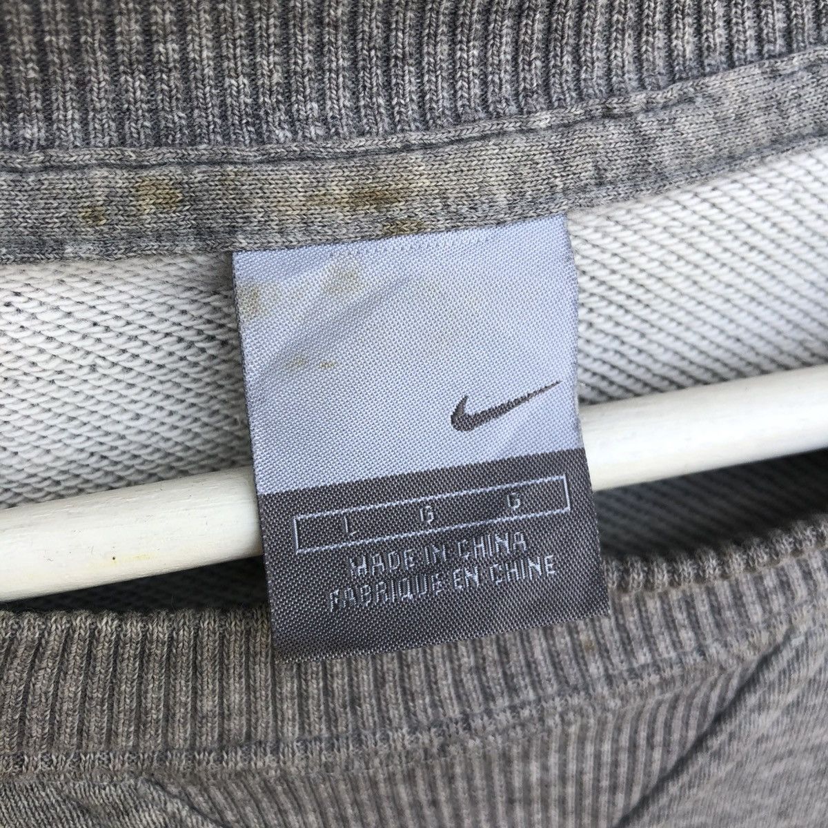 Nike Vintage Nike Crewneck Embroidered Sweatshirt Size US L / EU 52-54 / 3 - 7 Thumbnail