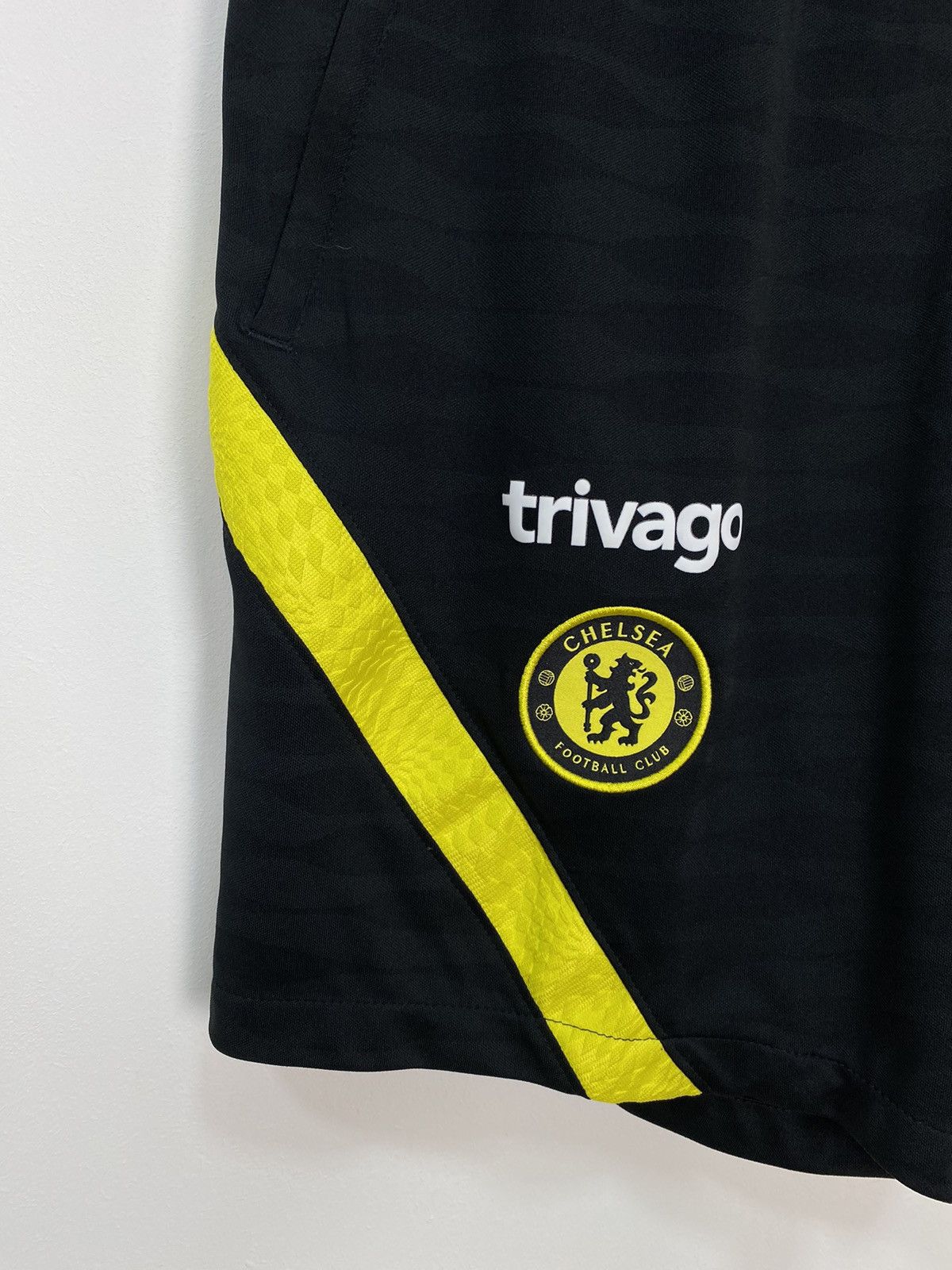 Vintage Chelsea Football Club Nike Training Shorts Size Large Black Size US 38 / EU 54 - 3 Thumbnail
