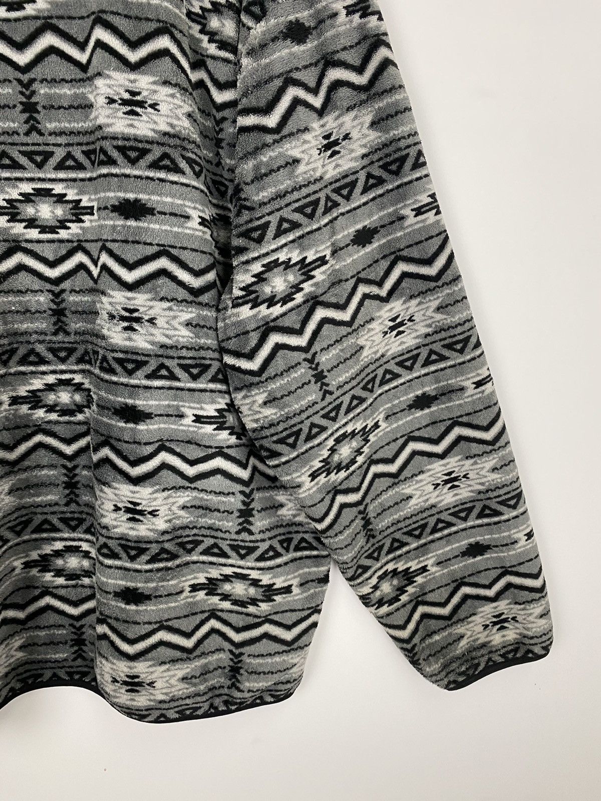 Vintage Vintage Fleece Jacket Navajo Style Size US XL / EU 56 / 4 - 8 Thumbnail