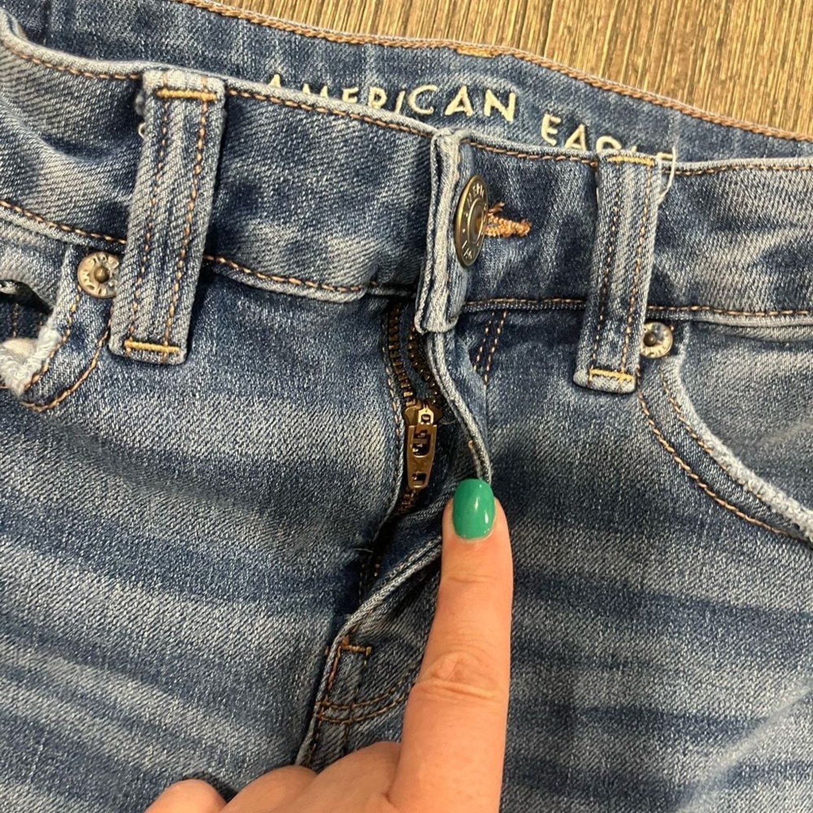 American Eagle Outfitters American Eagle The Dream Jean Midi Shorts Mid-Rise Denim 4 Size 27" / US 4 / IT 40 - 4 Thumbnail