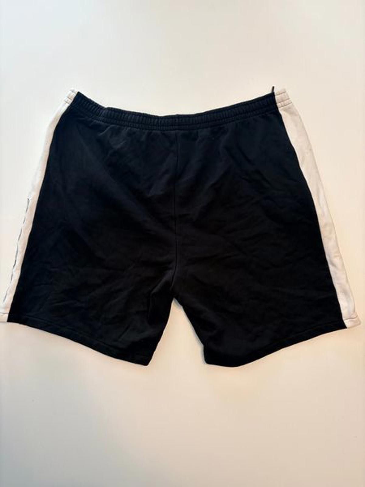 Lacoste Lacoste Men's Regular Cotton Shorts (Size 3XL) Size US 44 / EU 60 - 2 Thumbnail