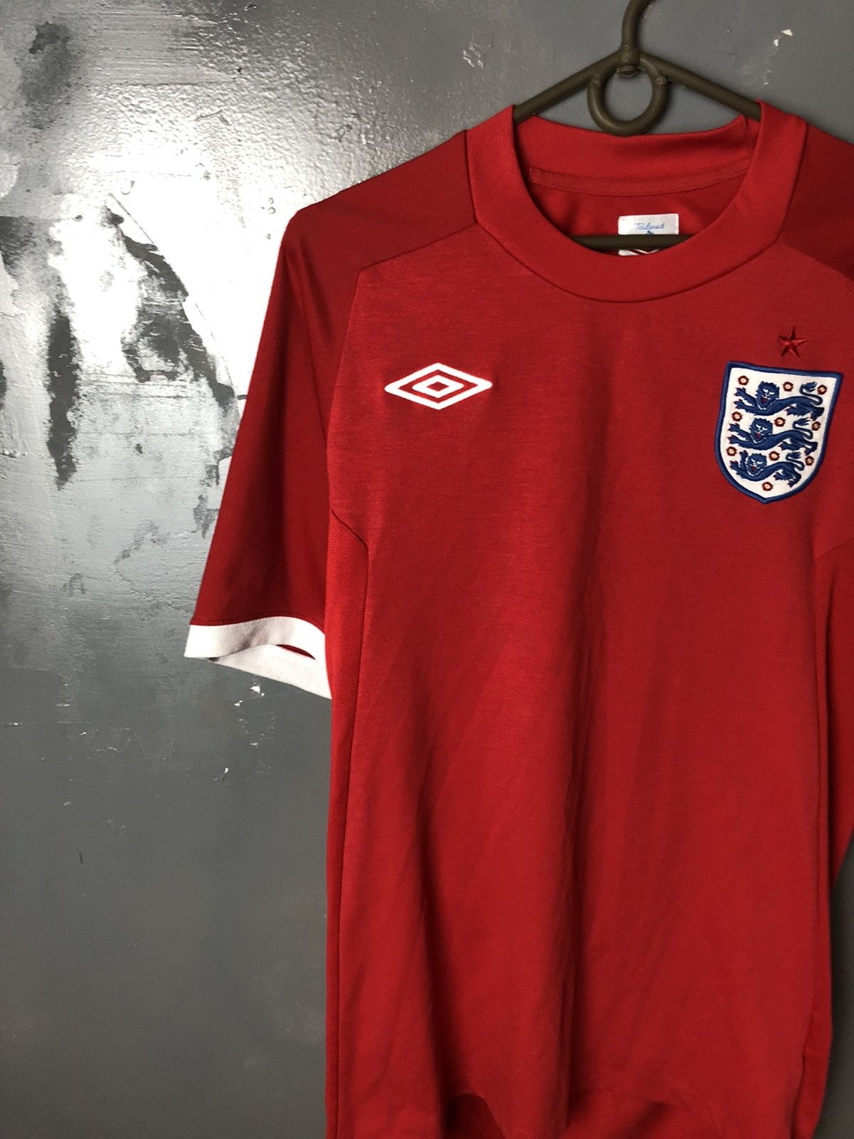 Umbro Vintage men’s soccer jersey Umbro England Size US S / EU 44-46 / 1 - 2 Thumbnail