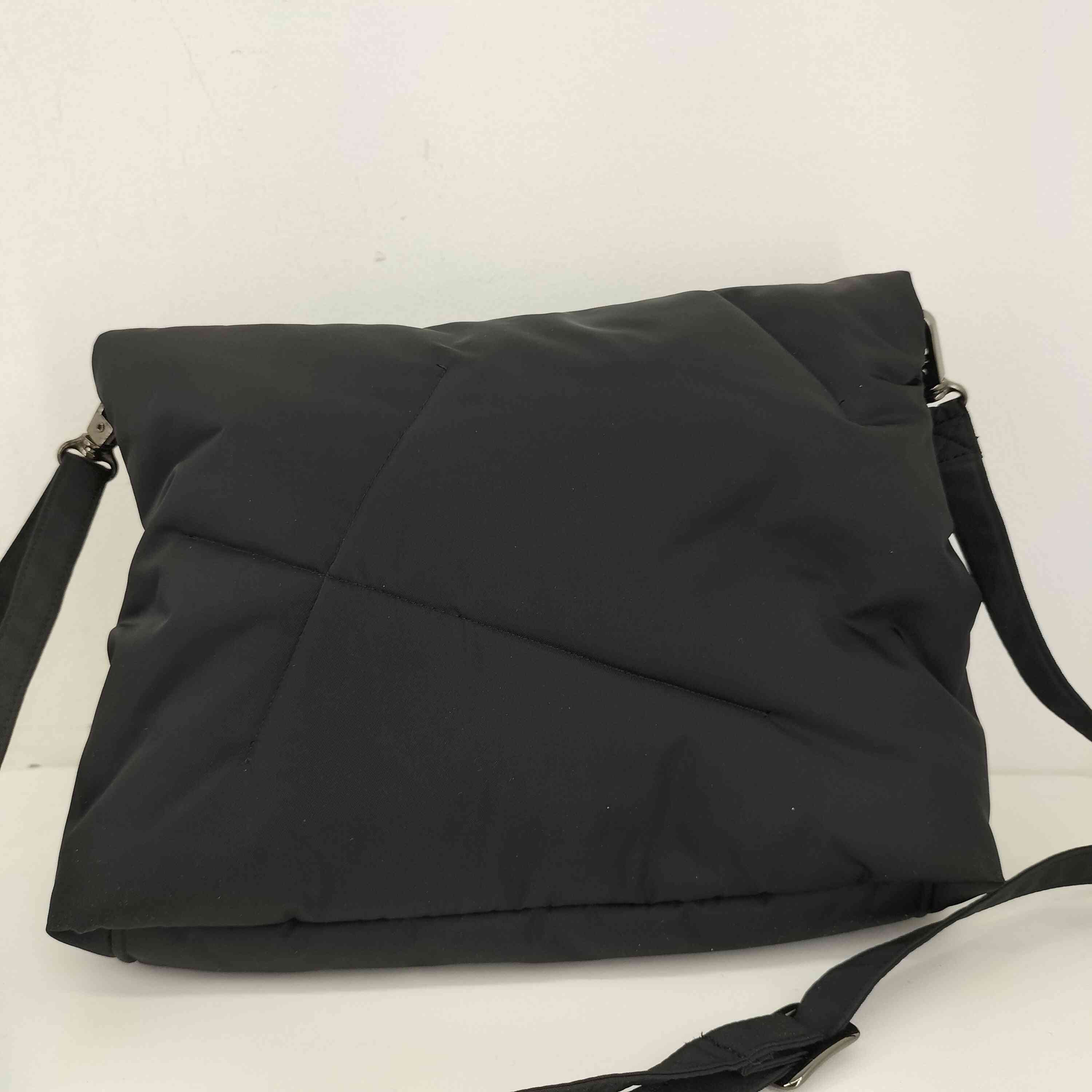 Yohji Yamamoto Yohji Yamamoto Discrd Purffer Shoulder Bag Size ONE SIZE - 4 Thumbnail
