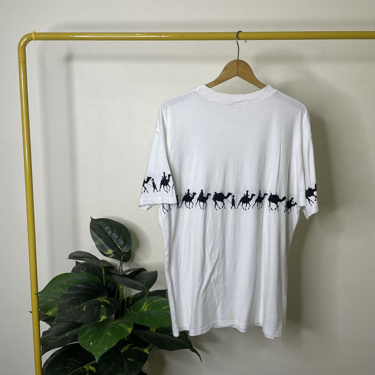 Other Vintage 1990s Camel Streetwear T Shirt Size US XL / EU 56 / 4 - 6 Thumbnail