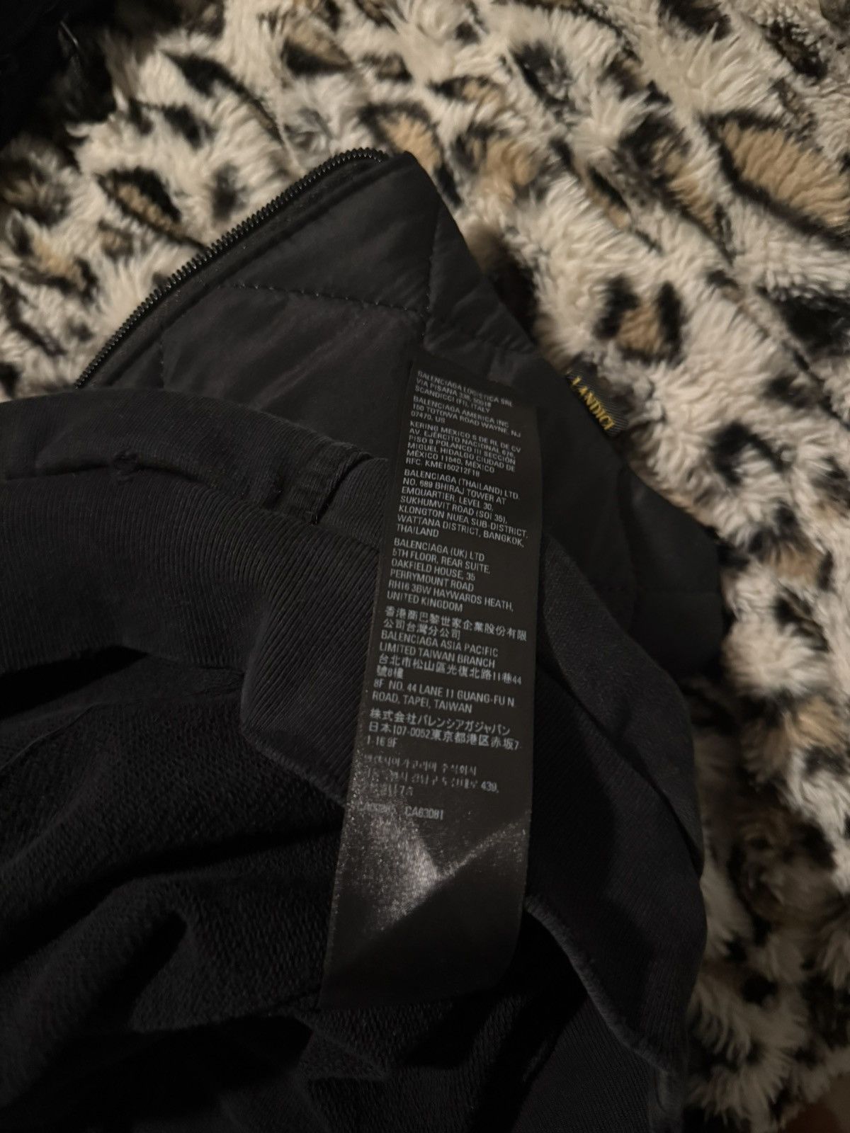 Balenciaga Balenciaga “Be different” Hoodie Size US XL / EU 56 / 4 - 11 Thumbnail