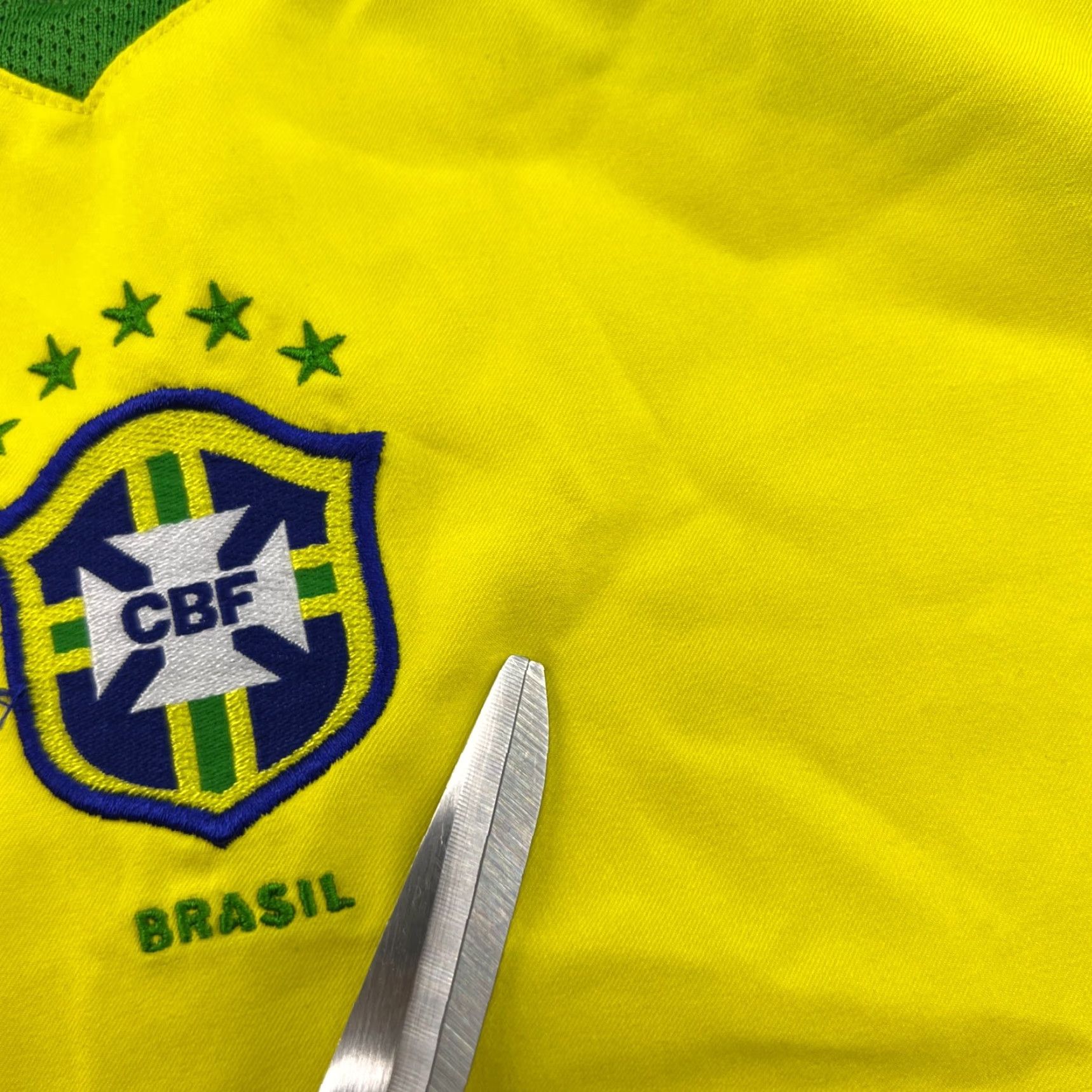 Nike Nike Brazil 2004 2005 2006 Home Mens Football Jersey Shirt Medium Yellow Size US M / EU 48-50 / 2 - 3 Thumbnail