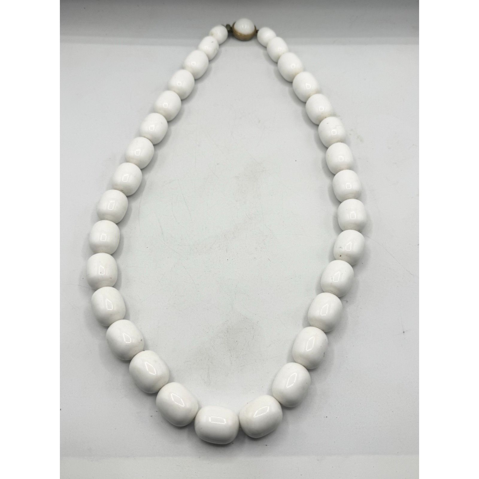 Vintage Vintage white large beaded necklace Size ONE SIZE - 3 Thumbnail