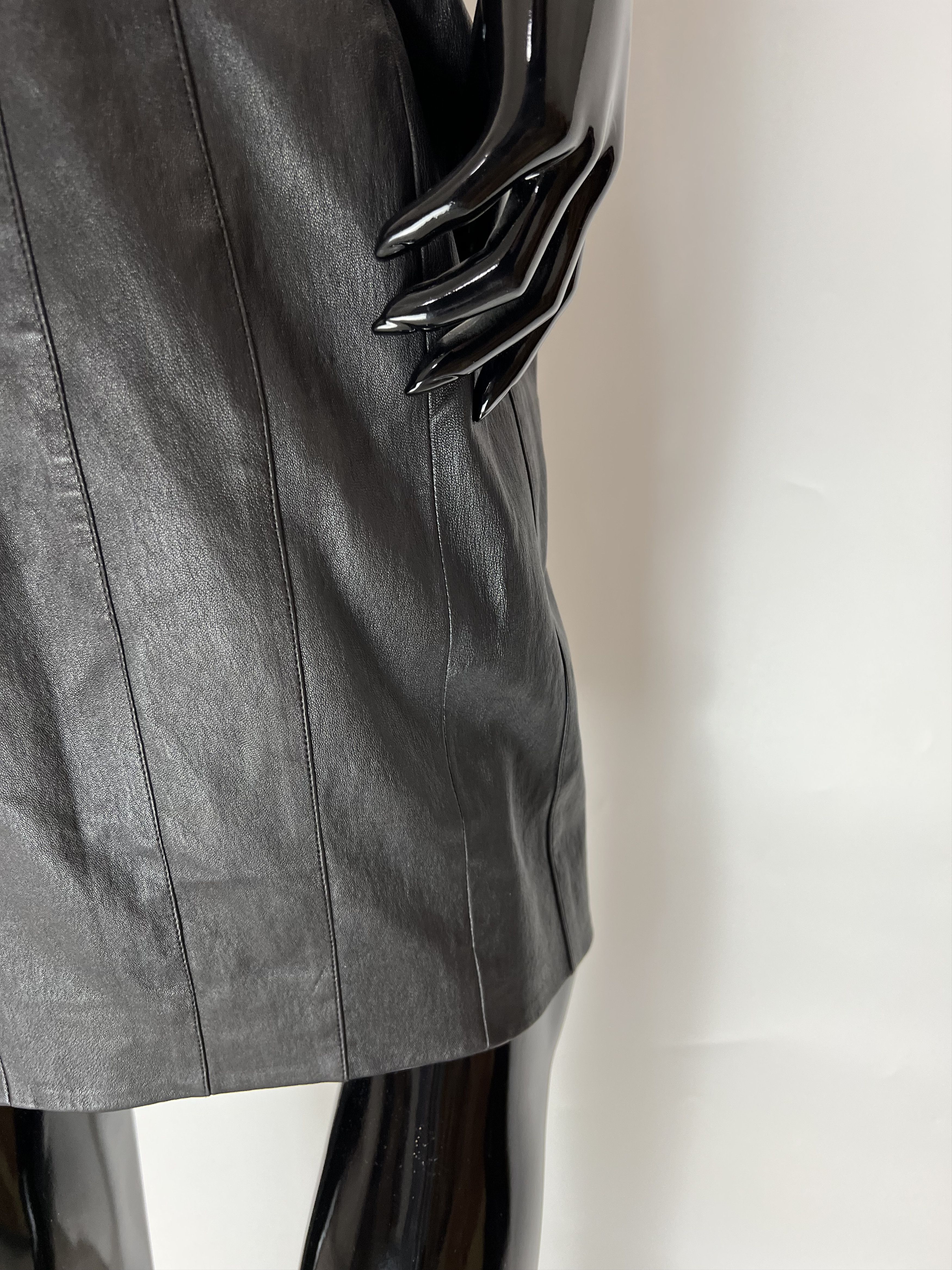 Prada Prada Black Leather Midi Skirt Size IT 44 Size 30" / US 8 / IT 44 - 10 Thumbnail