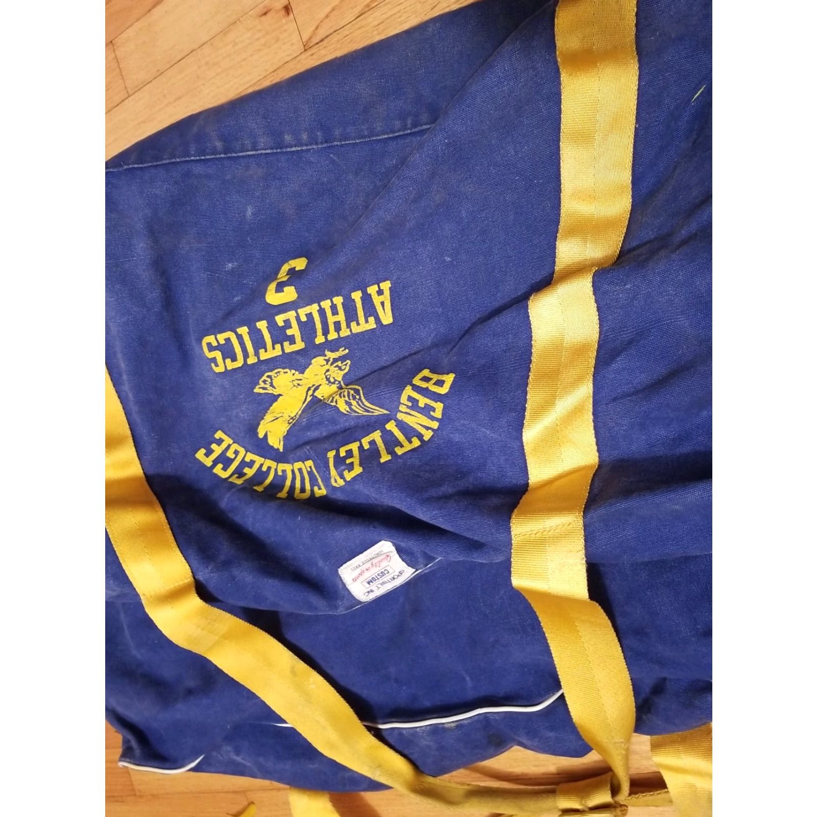 Vintage VINTAGE BENTLEY COLLEGE LARGE ATHLETIC DUFFLE BAG Size ONE SIZE - 3 Thumbnail