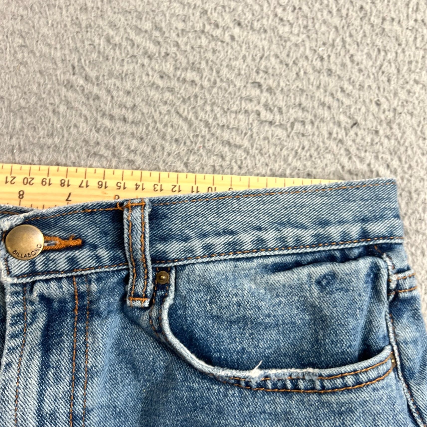 Billabong Billabong Women's Denim Cuffed High Waisted Shorts Size 28 Straight Leg Casual Blue 5-Pocket Womens Button Logo Vintage: No Size 29" - 6 Thumbnail