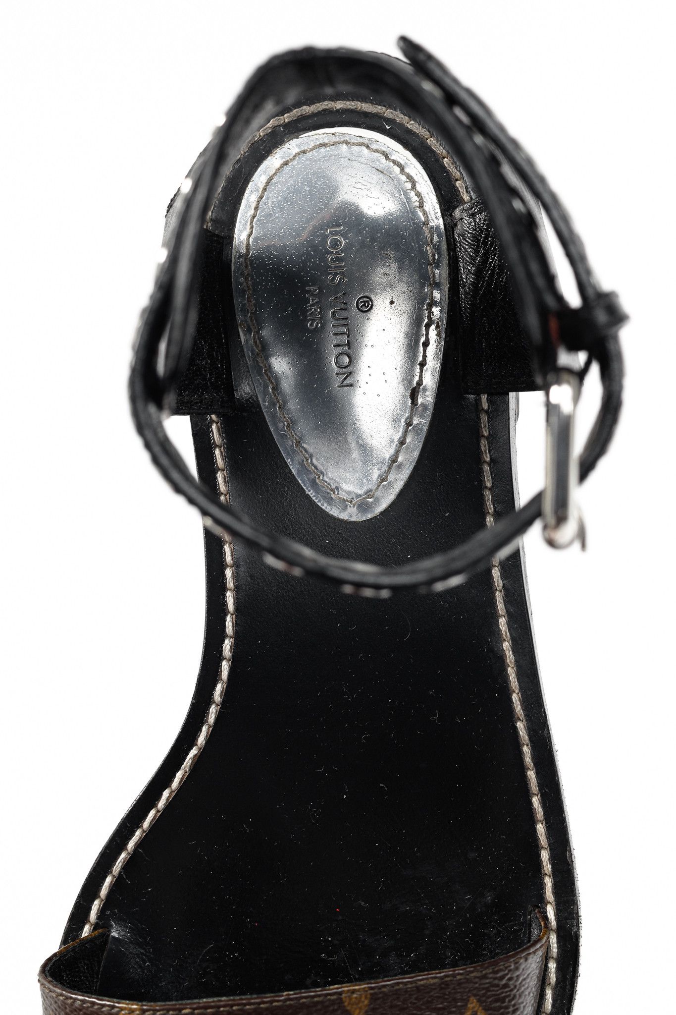 Louis Vuitton Louis Vuitton Passenger Monogram Calfskin Flat Sandals Size US 7.5 / IT 37.5 - 9 Thumbnail