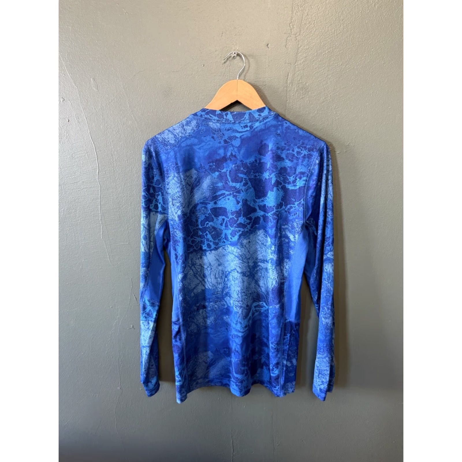 Realtree VINTAGE Realtree Fishing Mens Blue Long Sleeve Camouflage Athletic Shirt Size Small Size US S / EU 44-46 / 1 - 2 Thumbnail