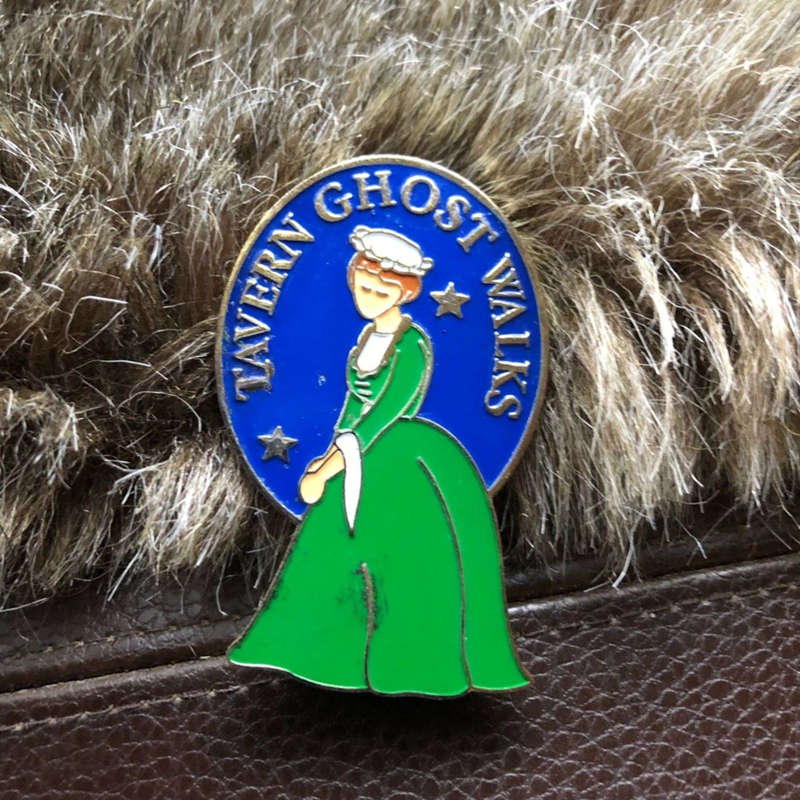 Vintage Vintage enamel tavern ghost walks pin Size ONE SIZE - 1 Thumbnail